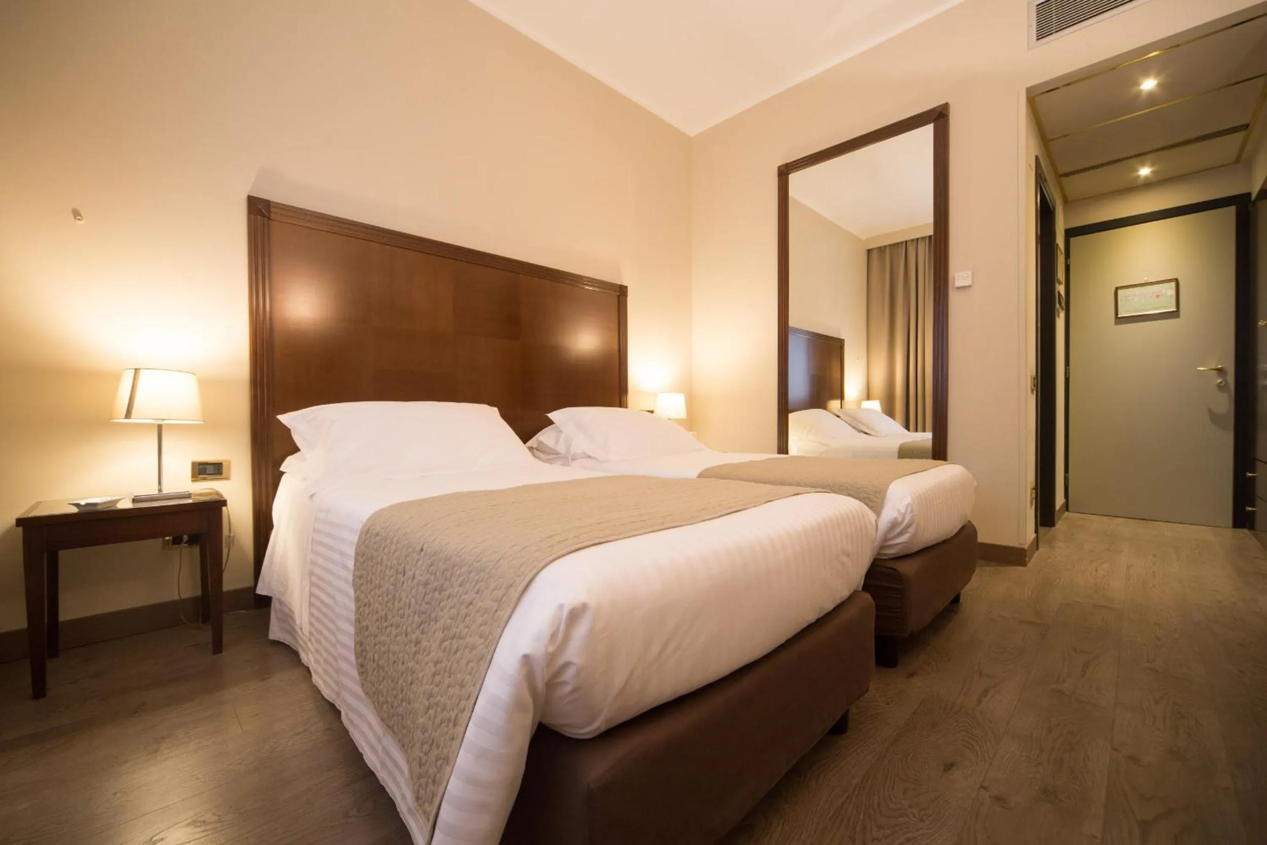 Bed in Hotel Motel Ascot