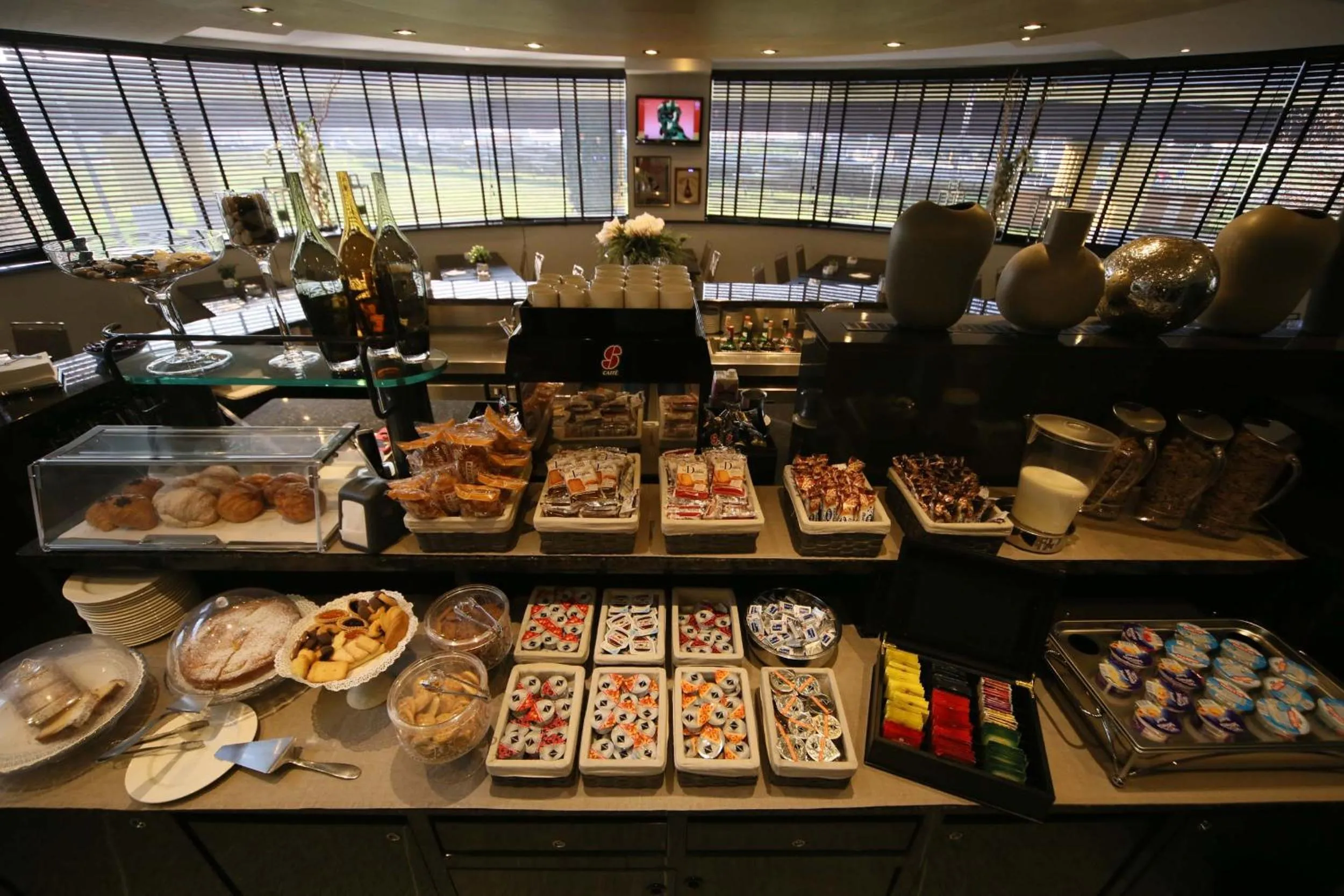 Continental breakfast in Hotel Motel Ascot