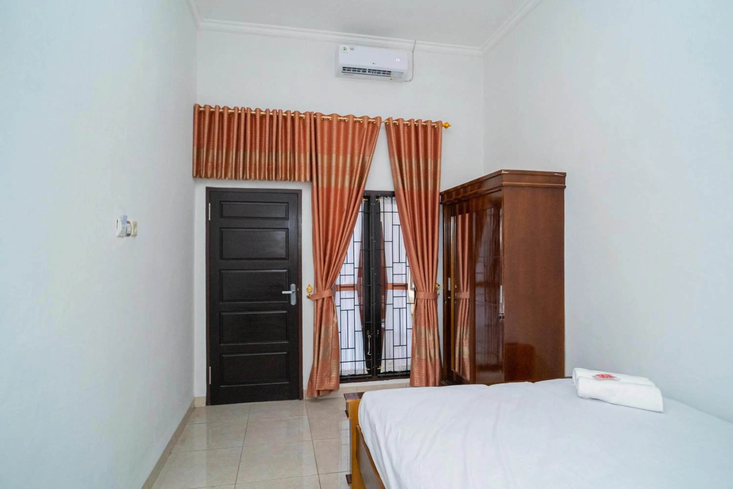 Bed in RedDoorz Syariah @ Jalan Tingang Palangkaraya