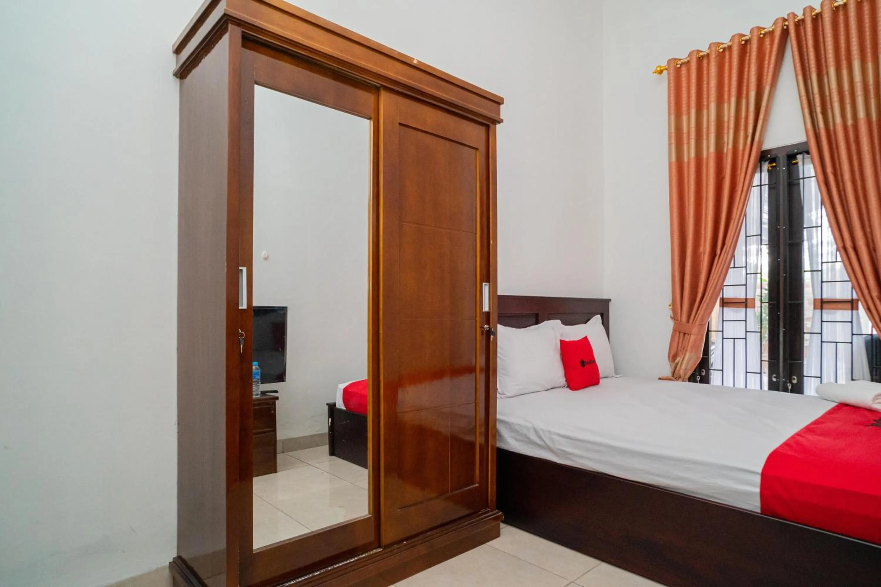 Bed in RedDoorz Syariah @ Jalan Tingang Palangkaraya
