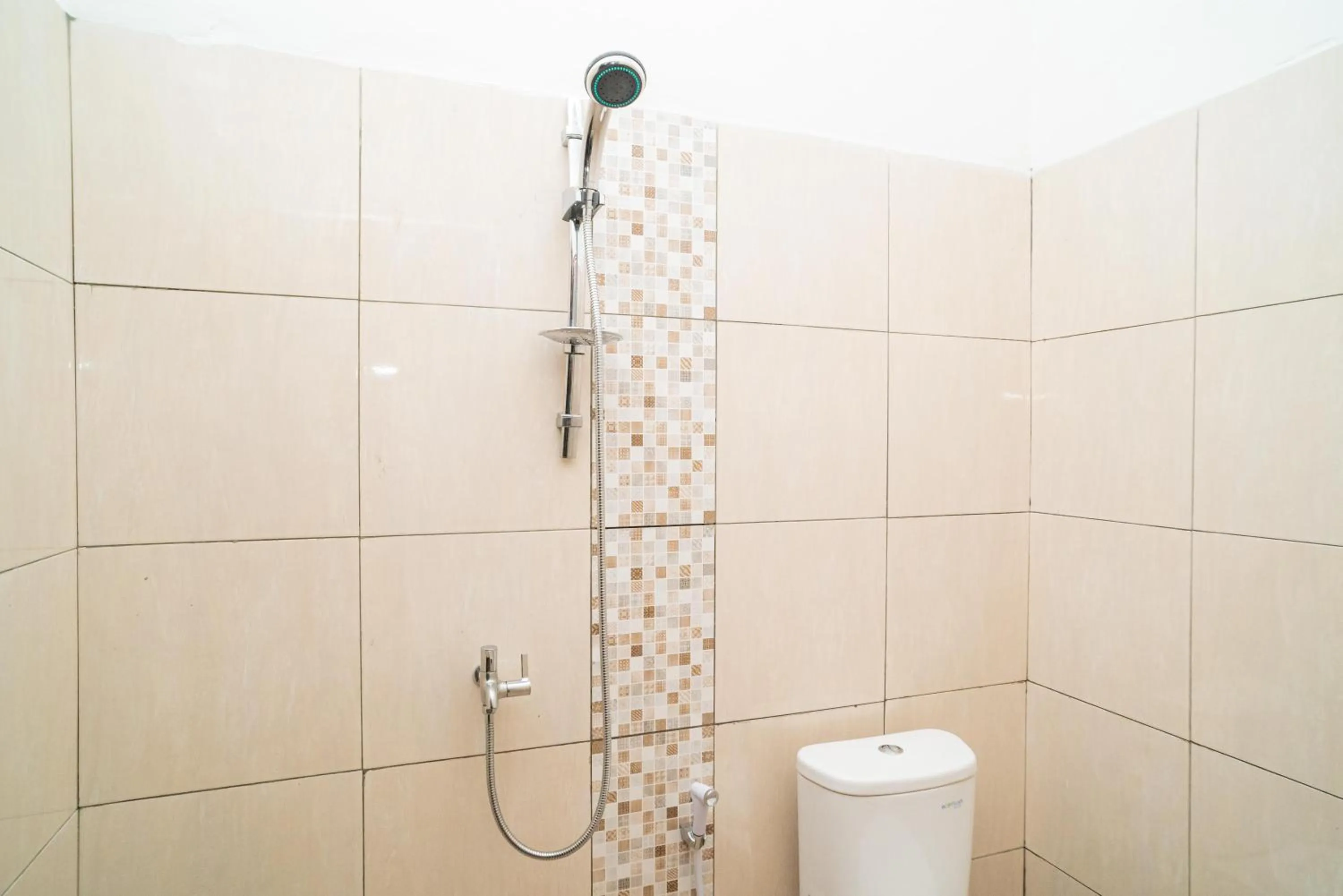 Bathroom in RedDoorz Syariah @ Jalan Tingang Palangkaraya