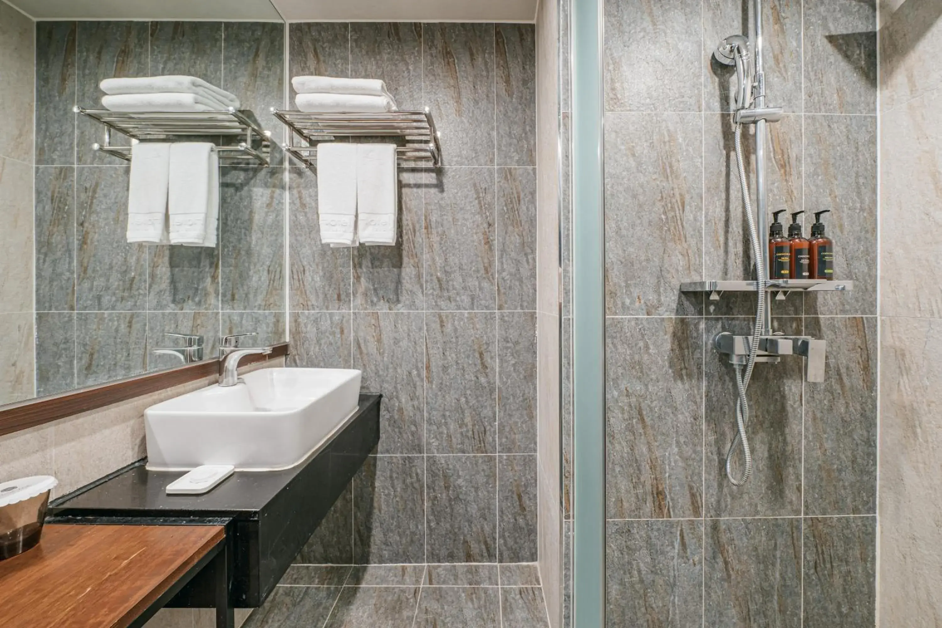 City Twin Room in Hotel With City City Twin Room in Hotel With City