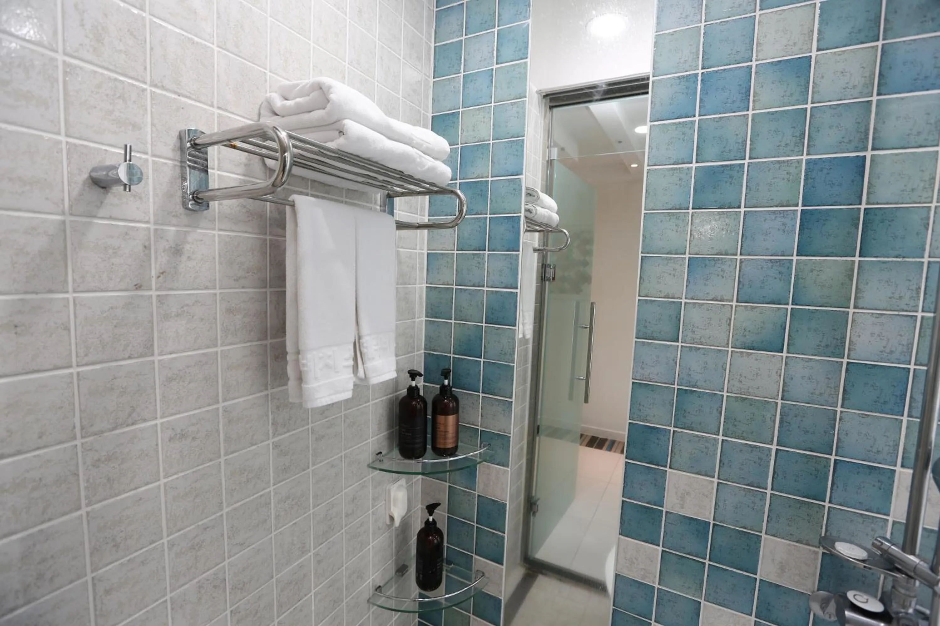 Shower in Hamdeok Beach Stay Jeju