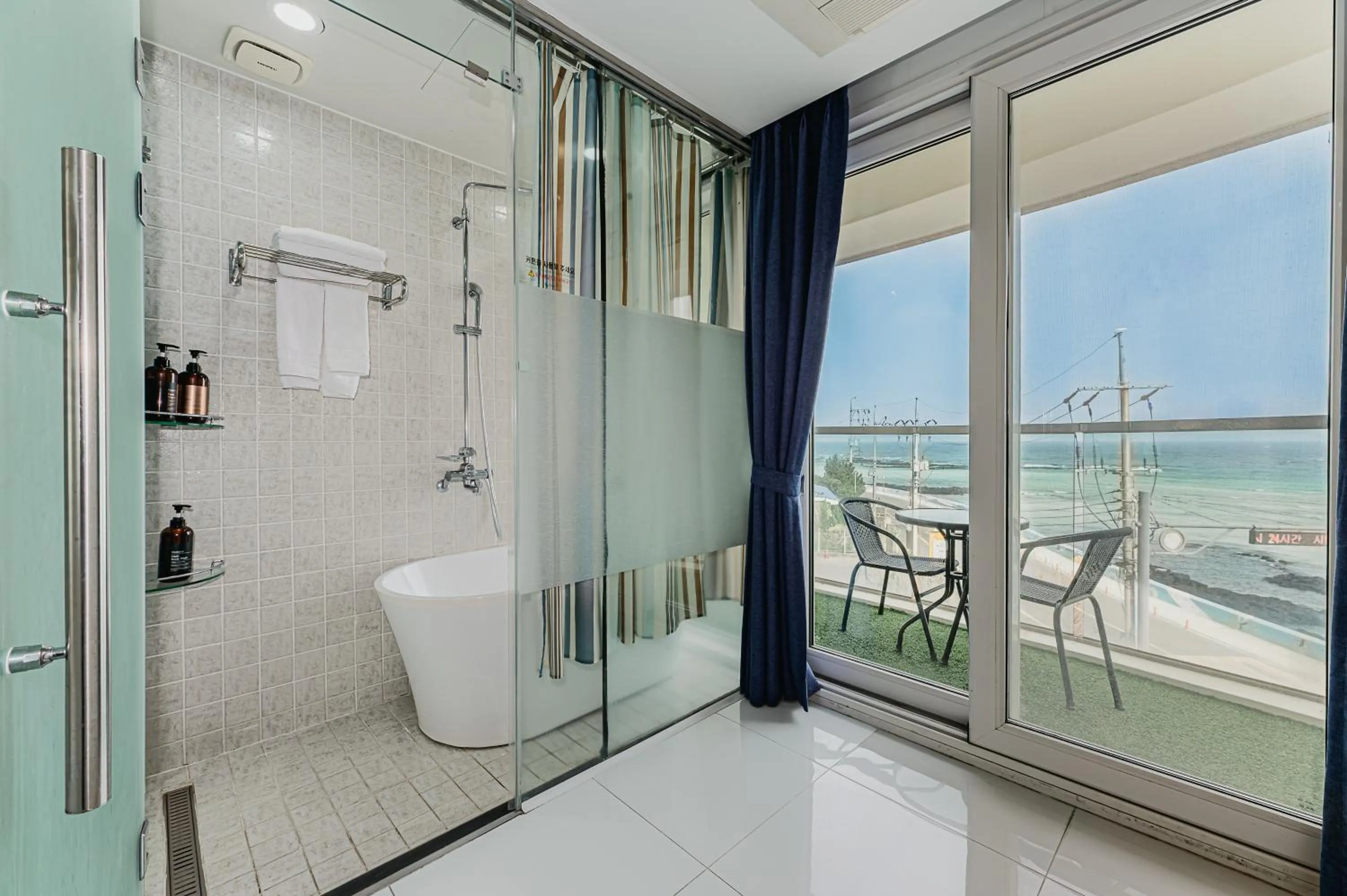 Bathroom in Hamdeok Beach Stay Jeju