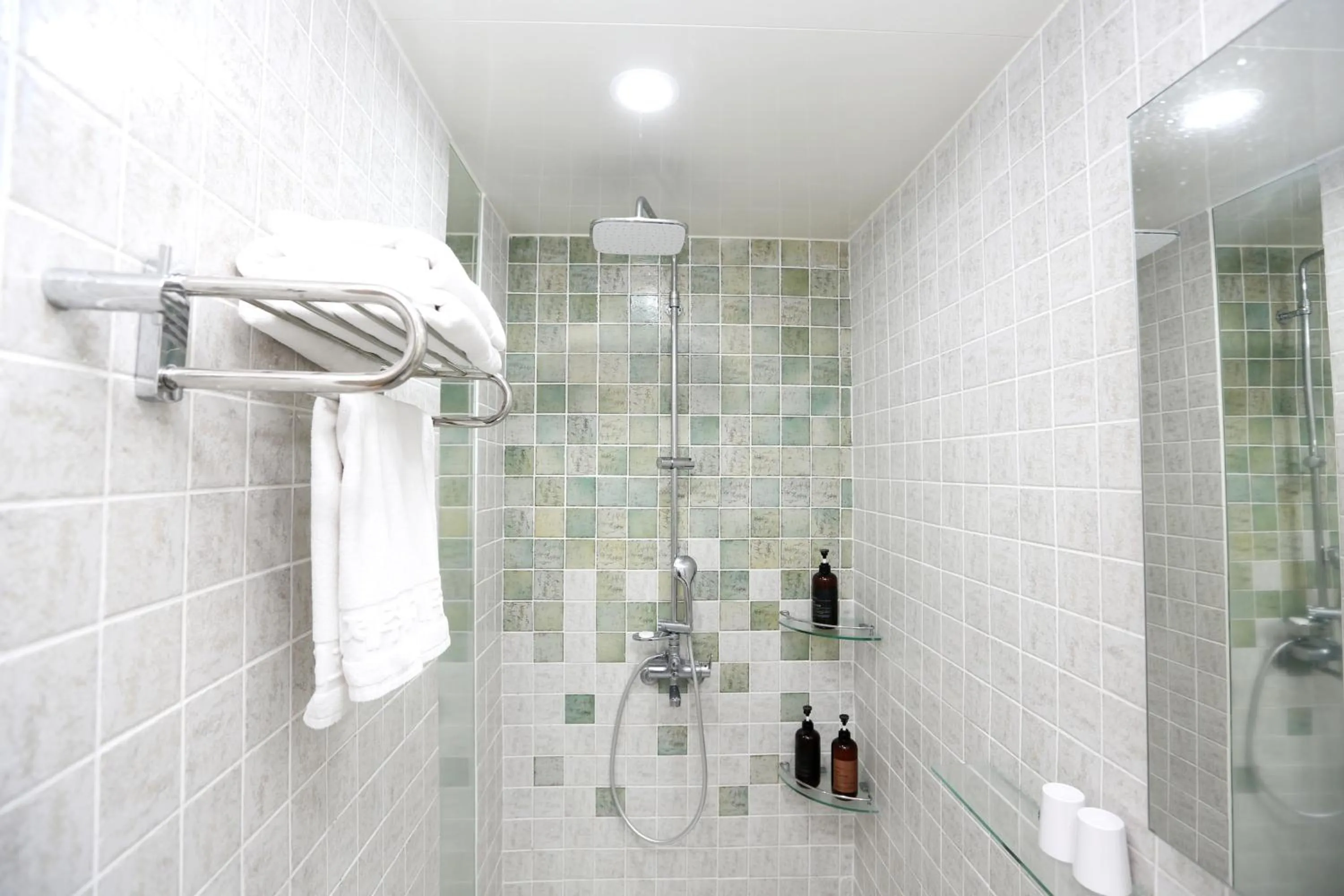 Shower in Hamdeok Beach Stay Jeju