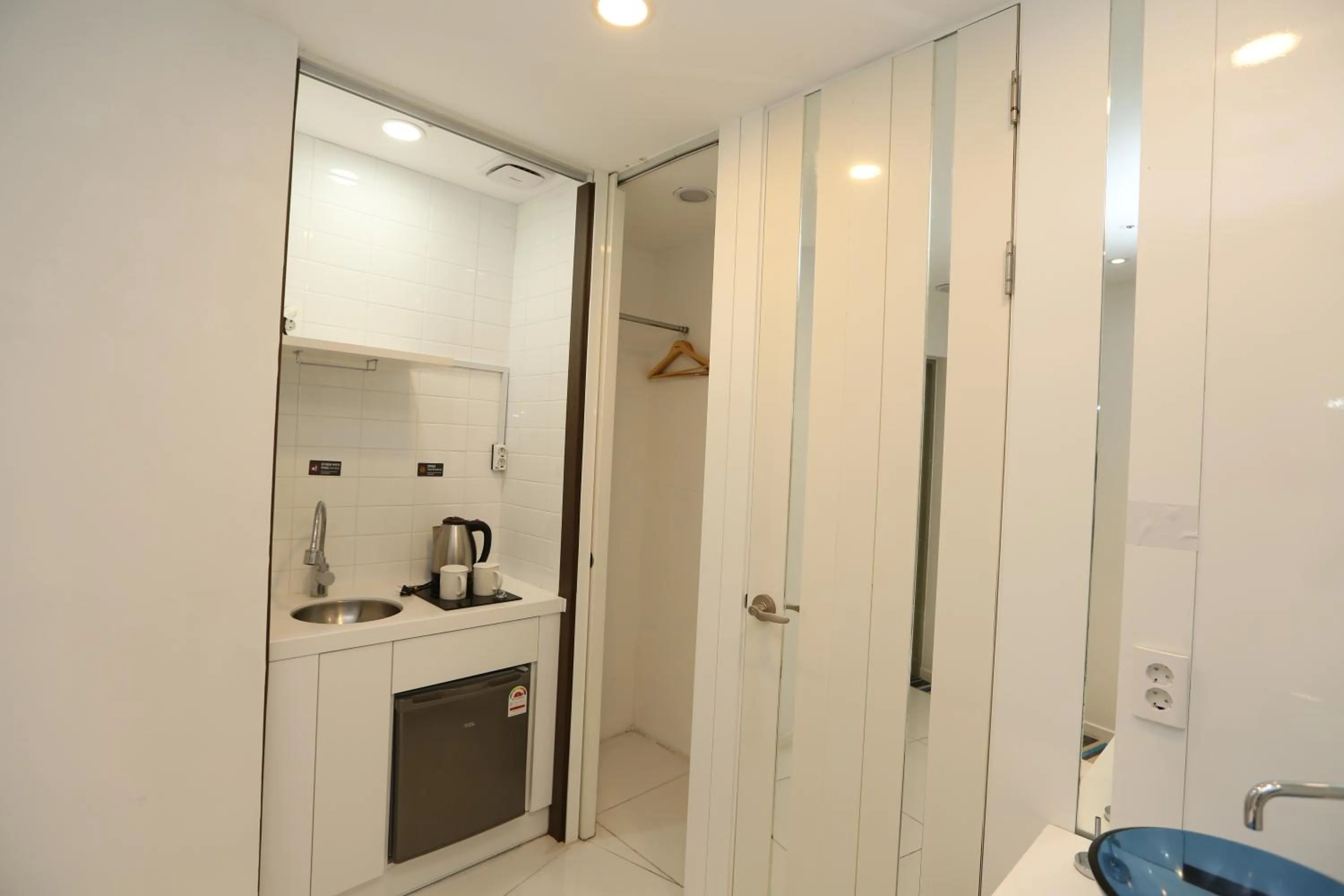 wardrobe in Hamdeok Beach Stay Jeju