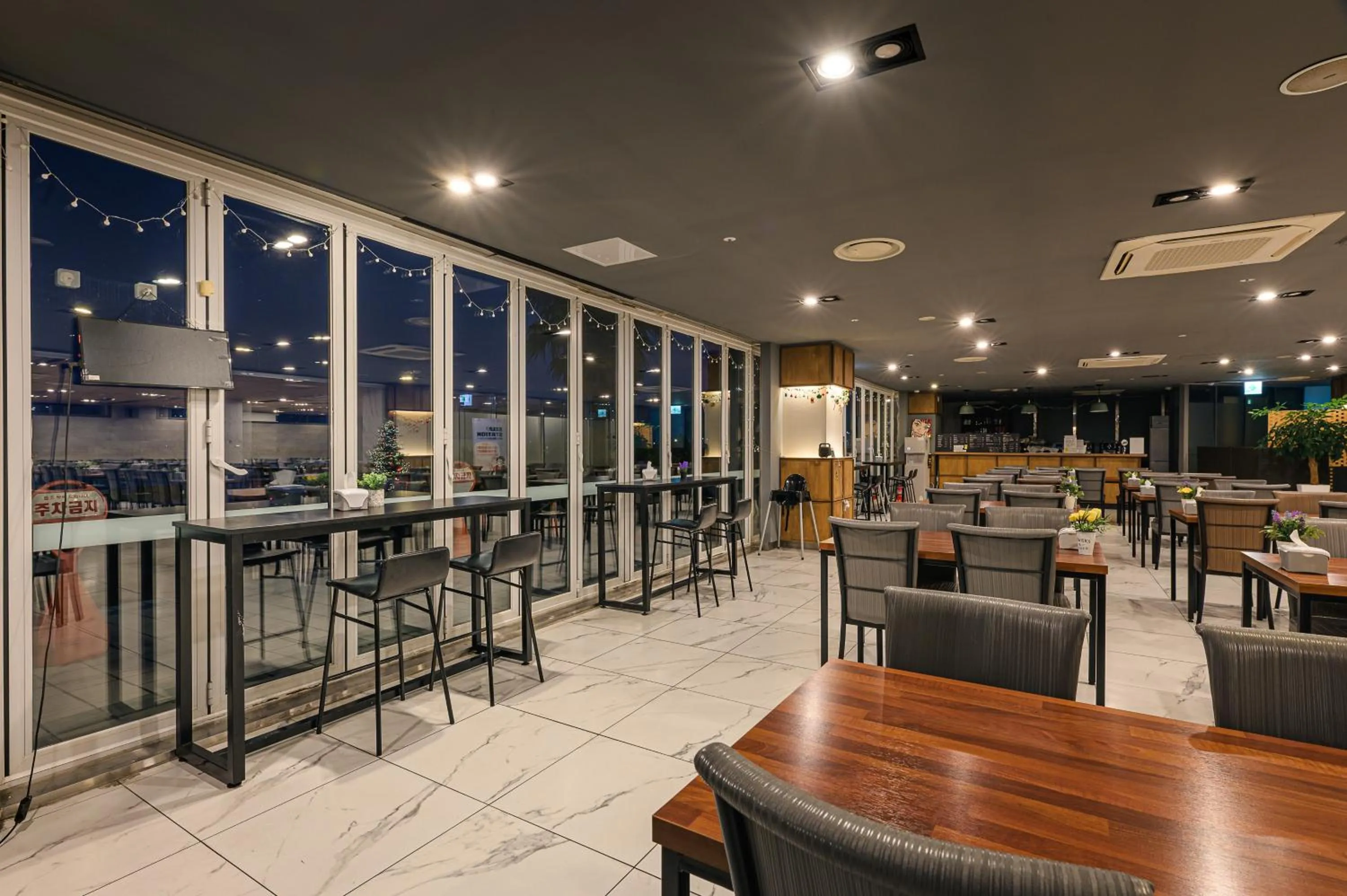 Restaurant/places to eat in Hamdeok Beach Stay Jeju