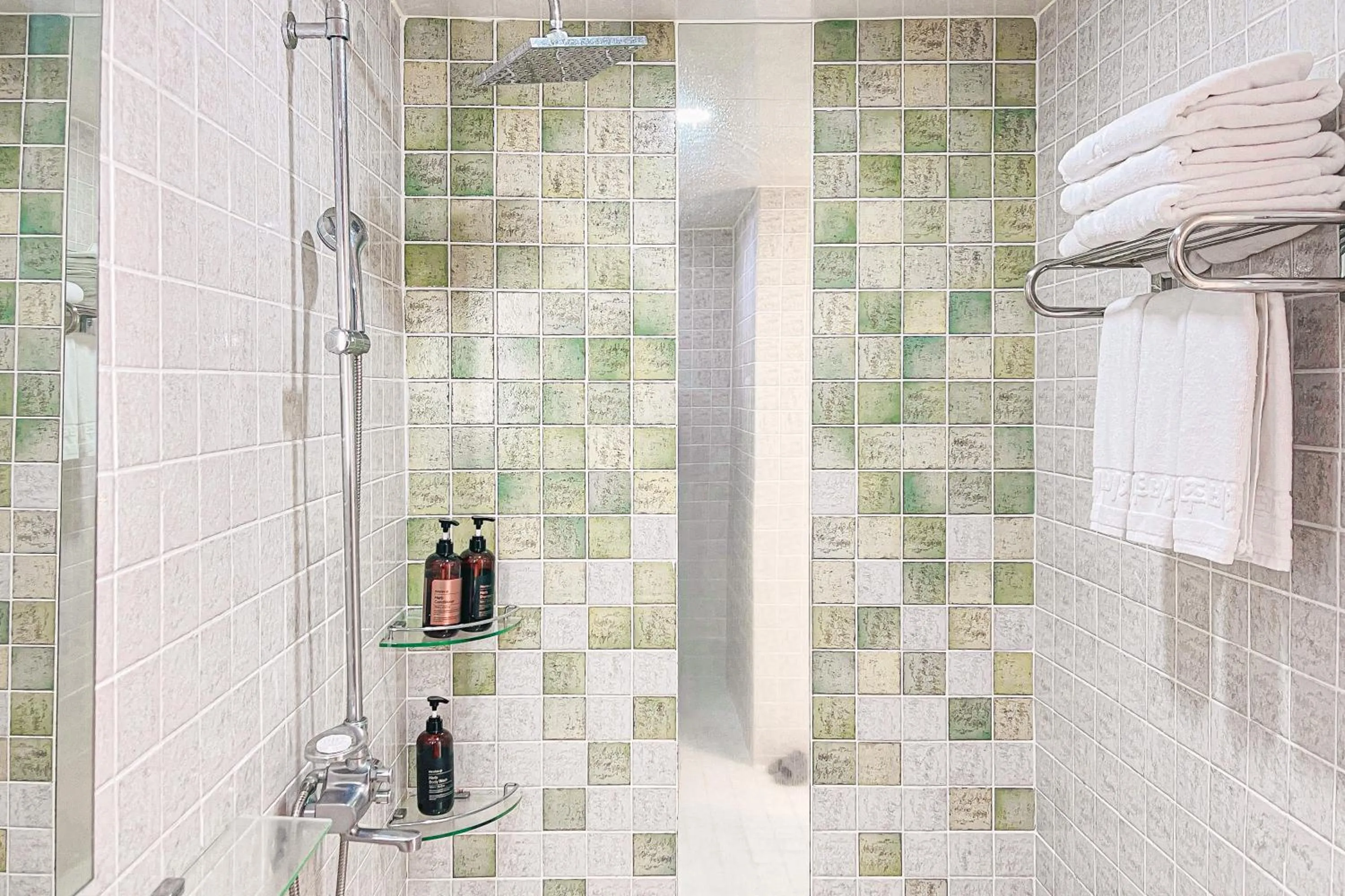 Shower in Hamdeok Beach Stay Jeju