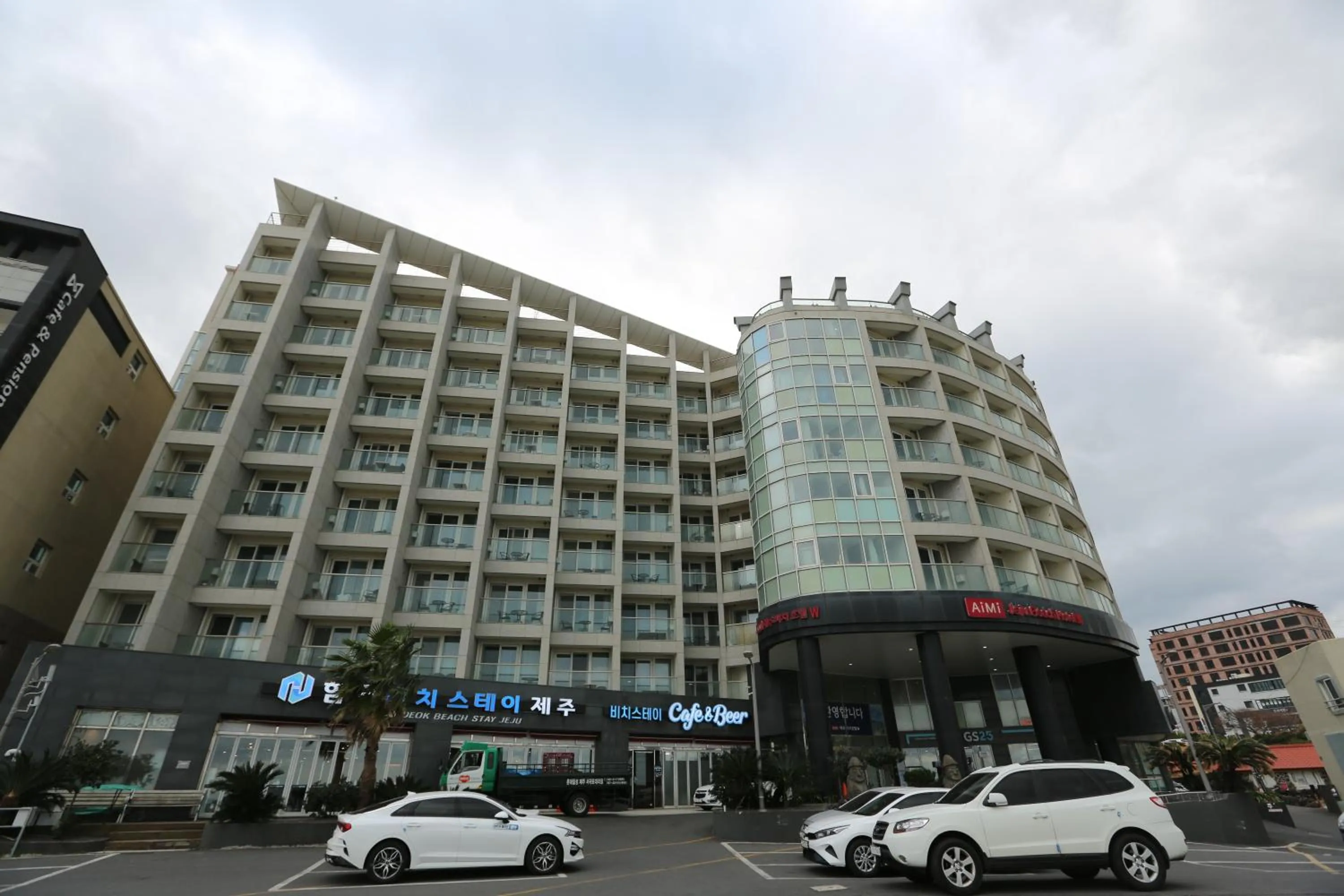 Property building in Hamdeok Beach Stay Jeju
