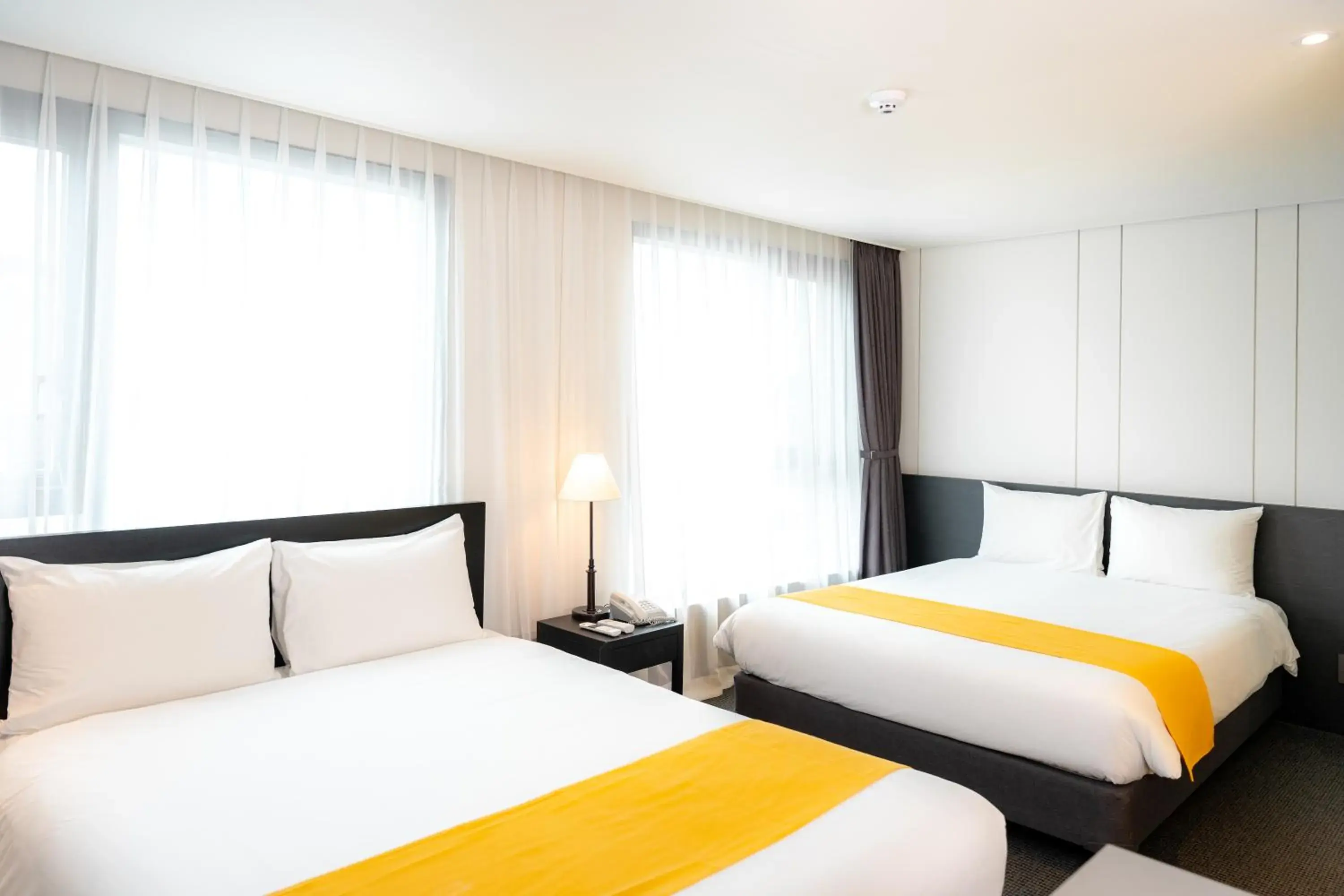 Deluxe Twin Room in Seogwipo Hills Hotel Deluxe Twin Room in Seogwipo Hills Hotel