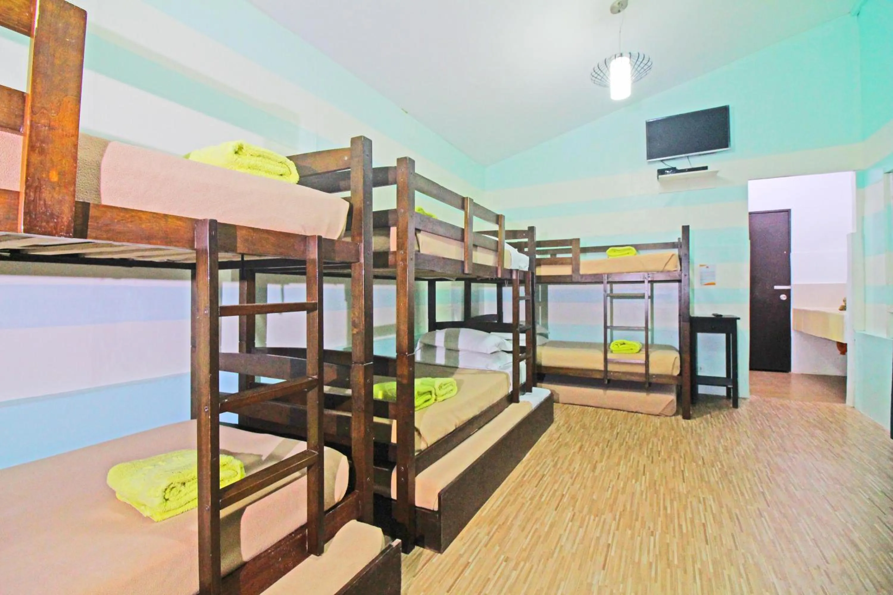 Photo of the whole room, Bed in Caliraya Resort Club