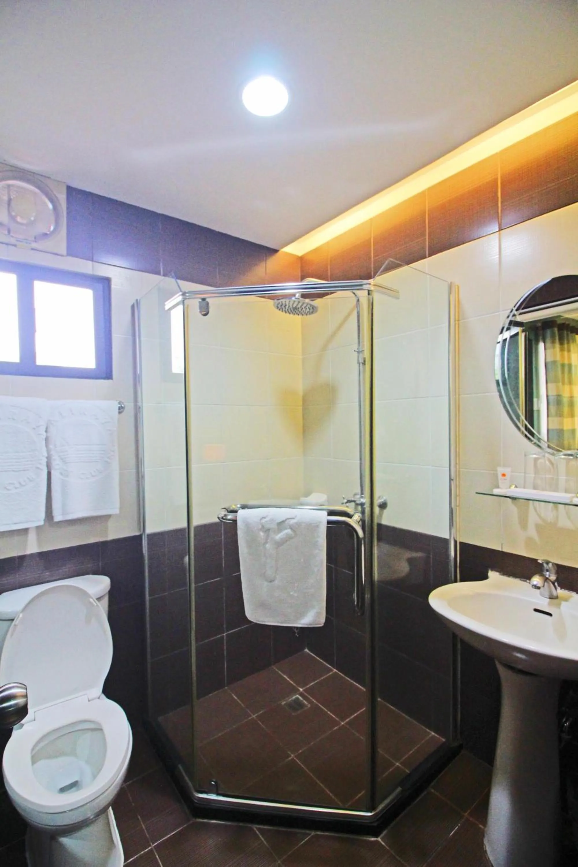 Bathroom in Caliraya Resort Club