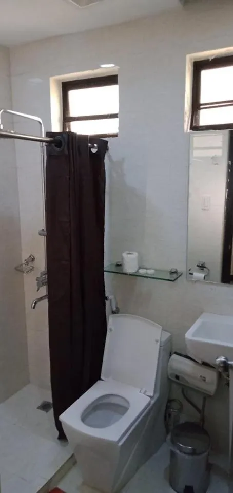 Toilet in Caliraya Resort Club