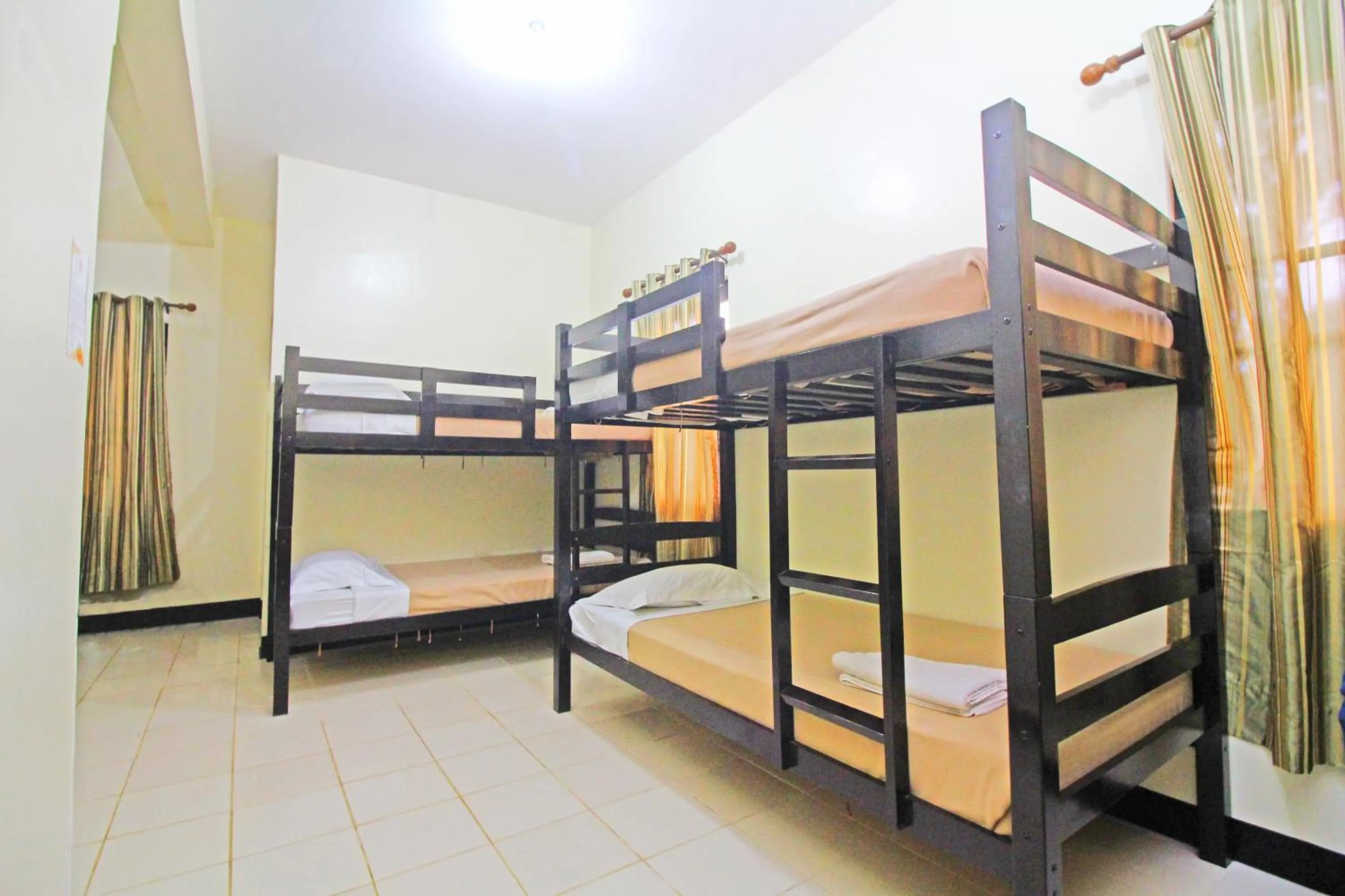 Photo of the whole room, Bed in Caliraya Resort Club