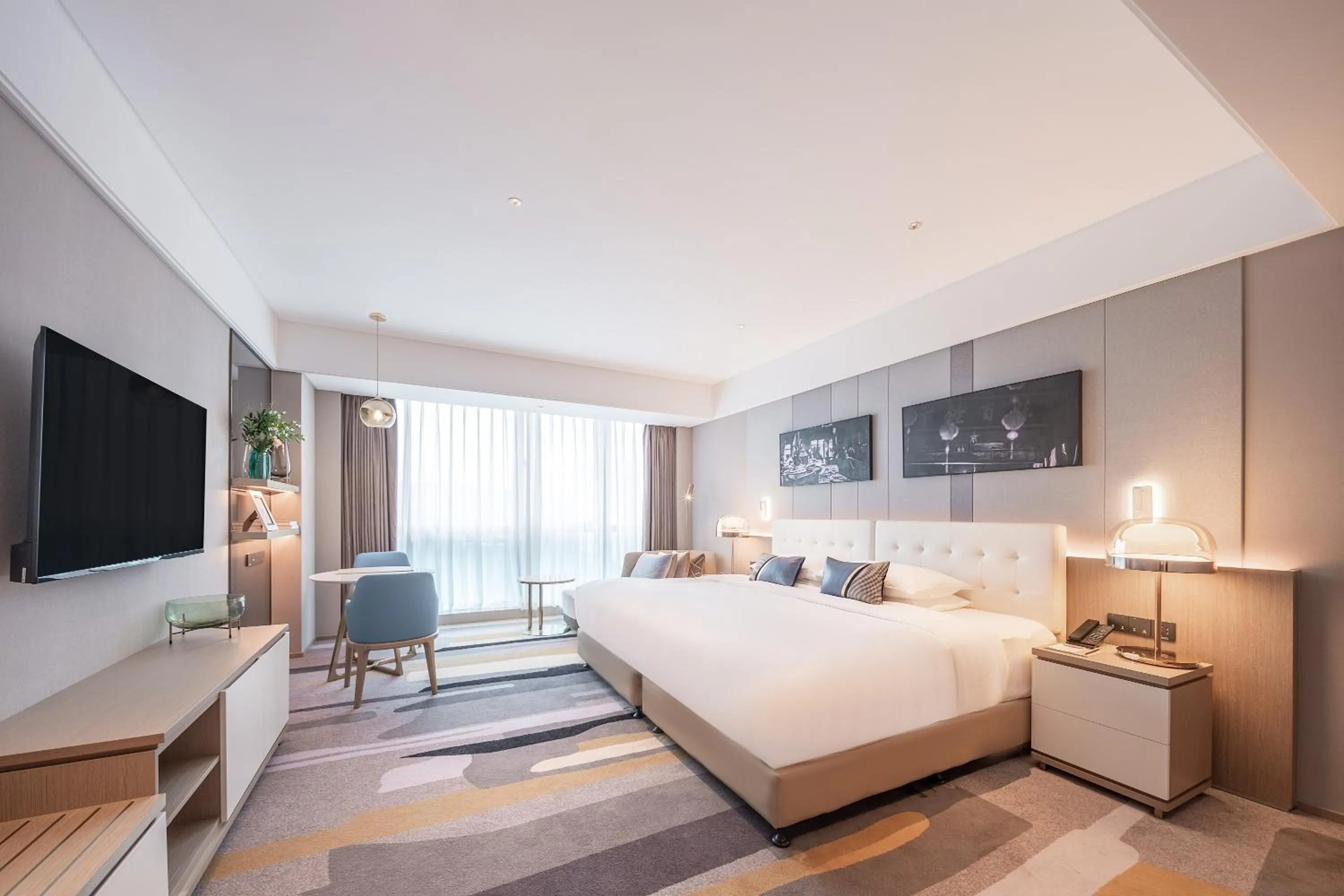 Photo of the whole room, Bed in Oaks Chengdu at Cultural Heritage Park