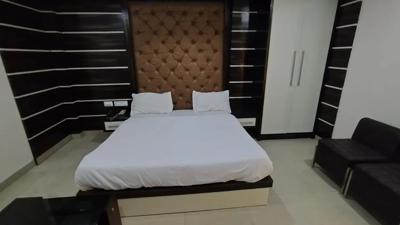 Bed in Hotel Royal Galaxy