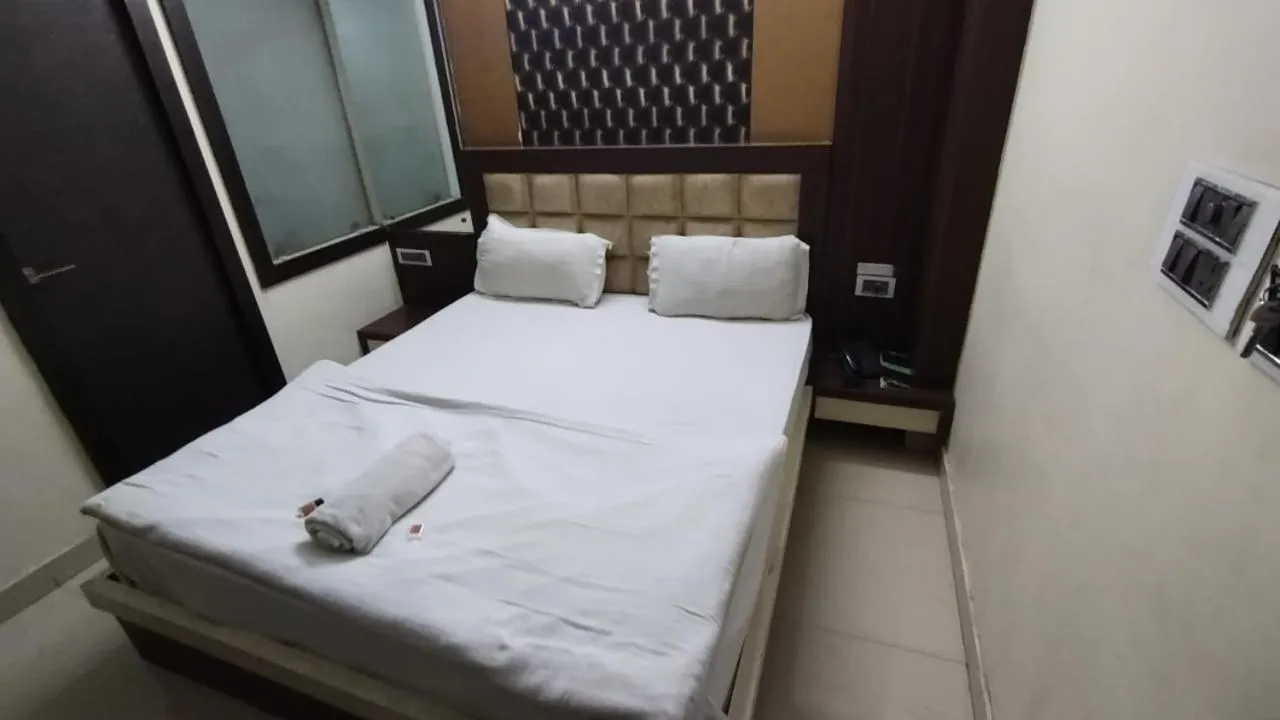 Photo of the whole room in Hotel Royal Galaxy