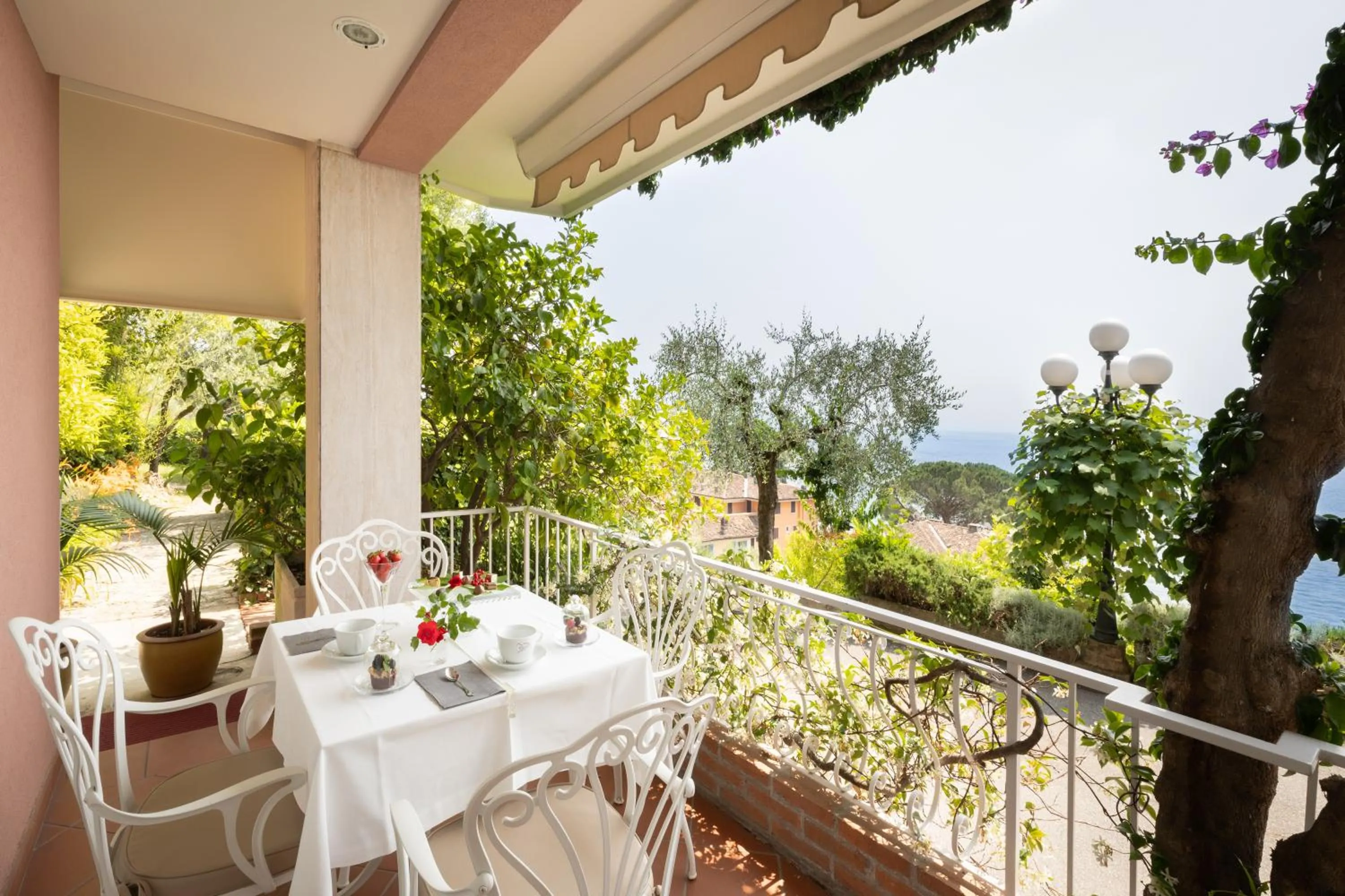Patio in Hotel Villa Florida & Suite Apartments