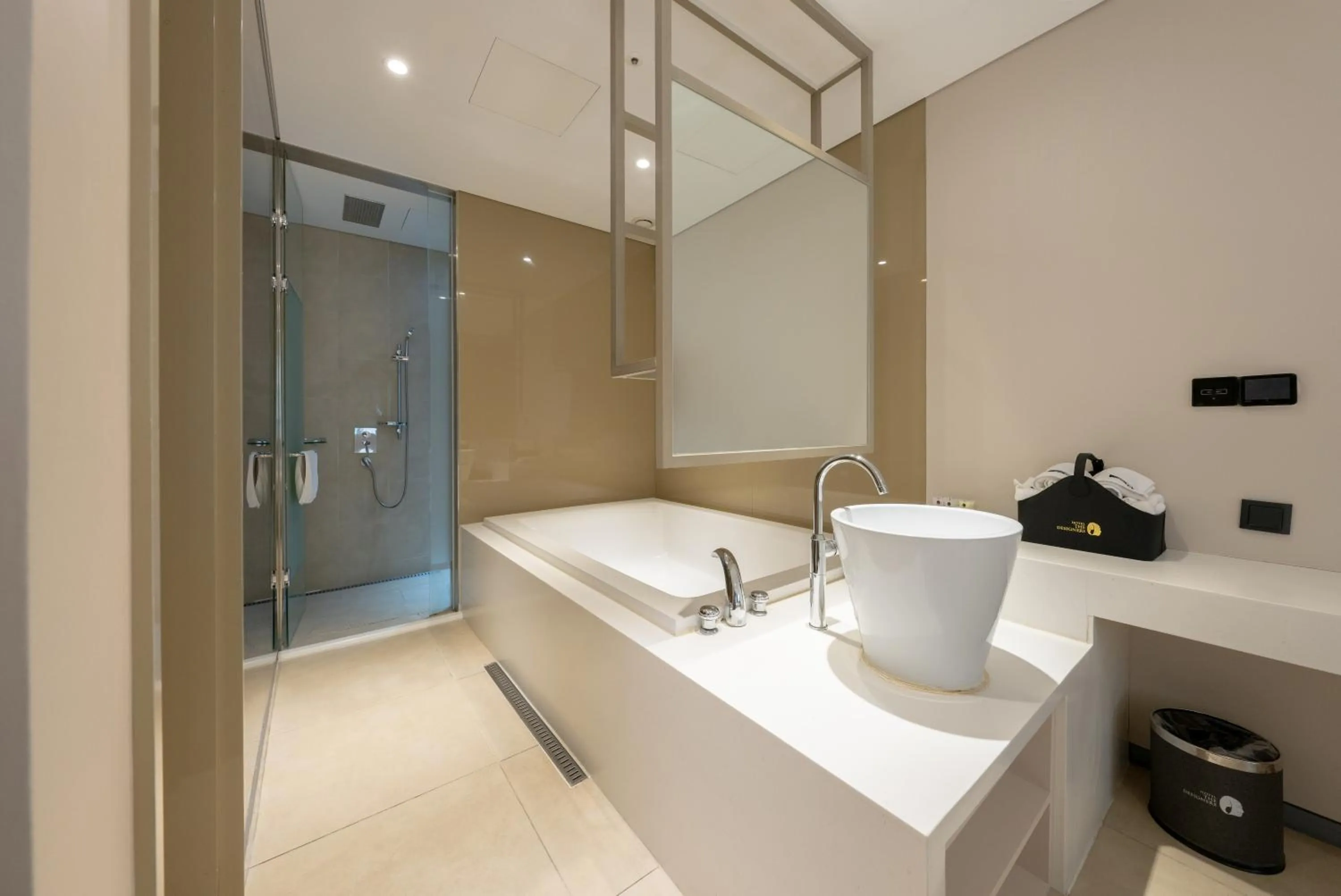 Shower in Hotel The Designers Hongdae