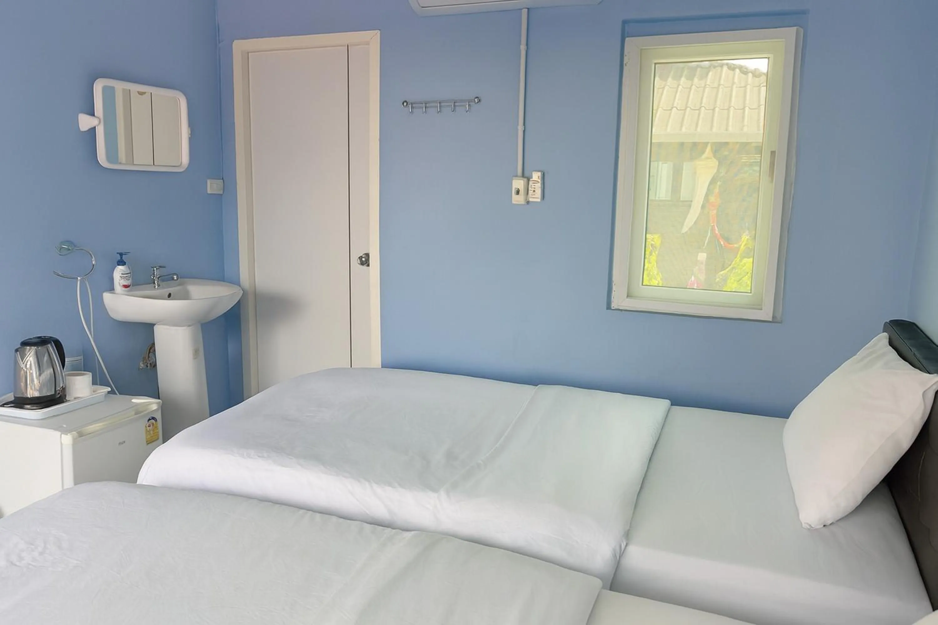 Photo of the whole room, Bed in The Voyager Guesthouse