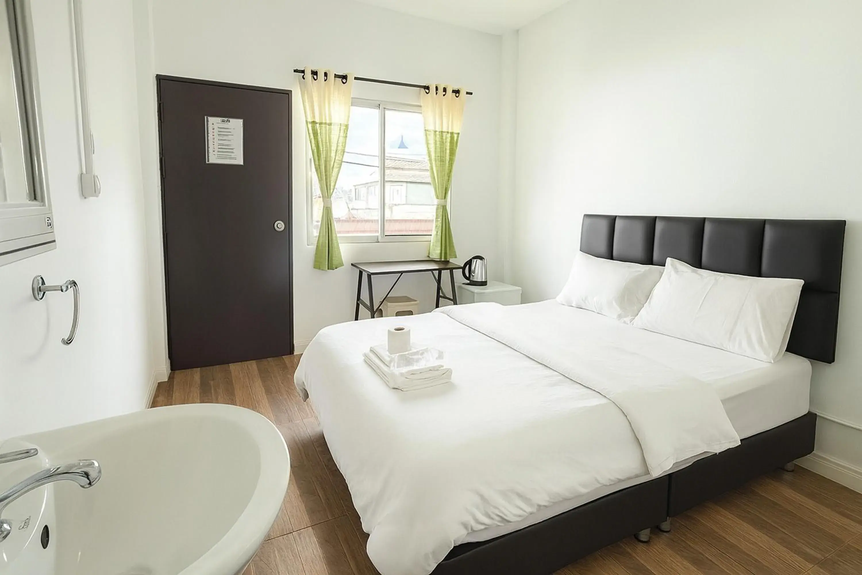 Double Room with Private Bathroom in The Voyager Guesthouse Double Room with Private Bathroom in The Voyager Guesthouse