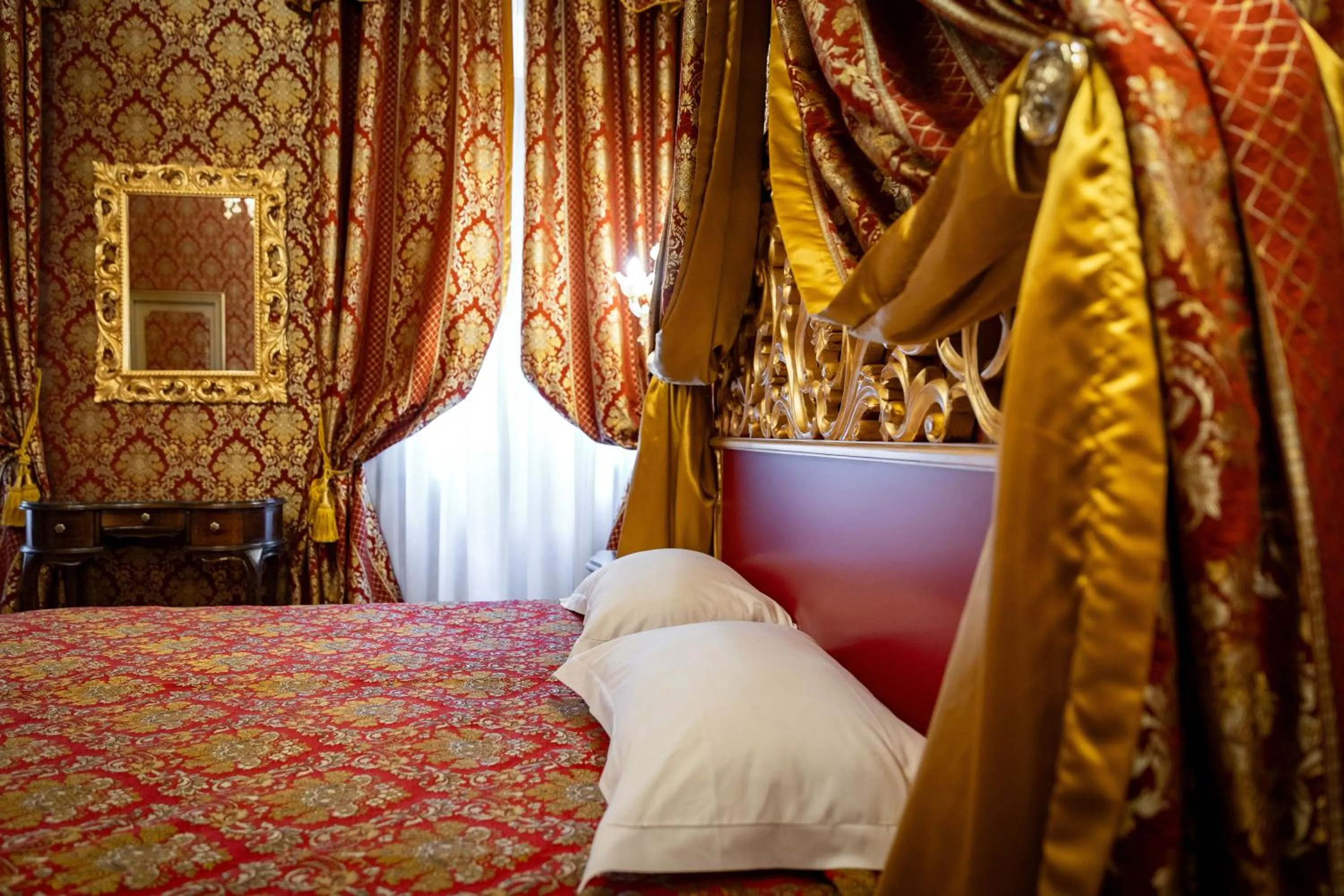 Bedroom, Bed in Hotel Giorgione