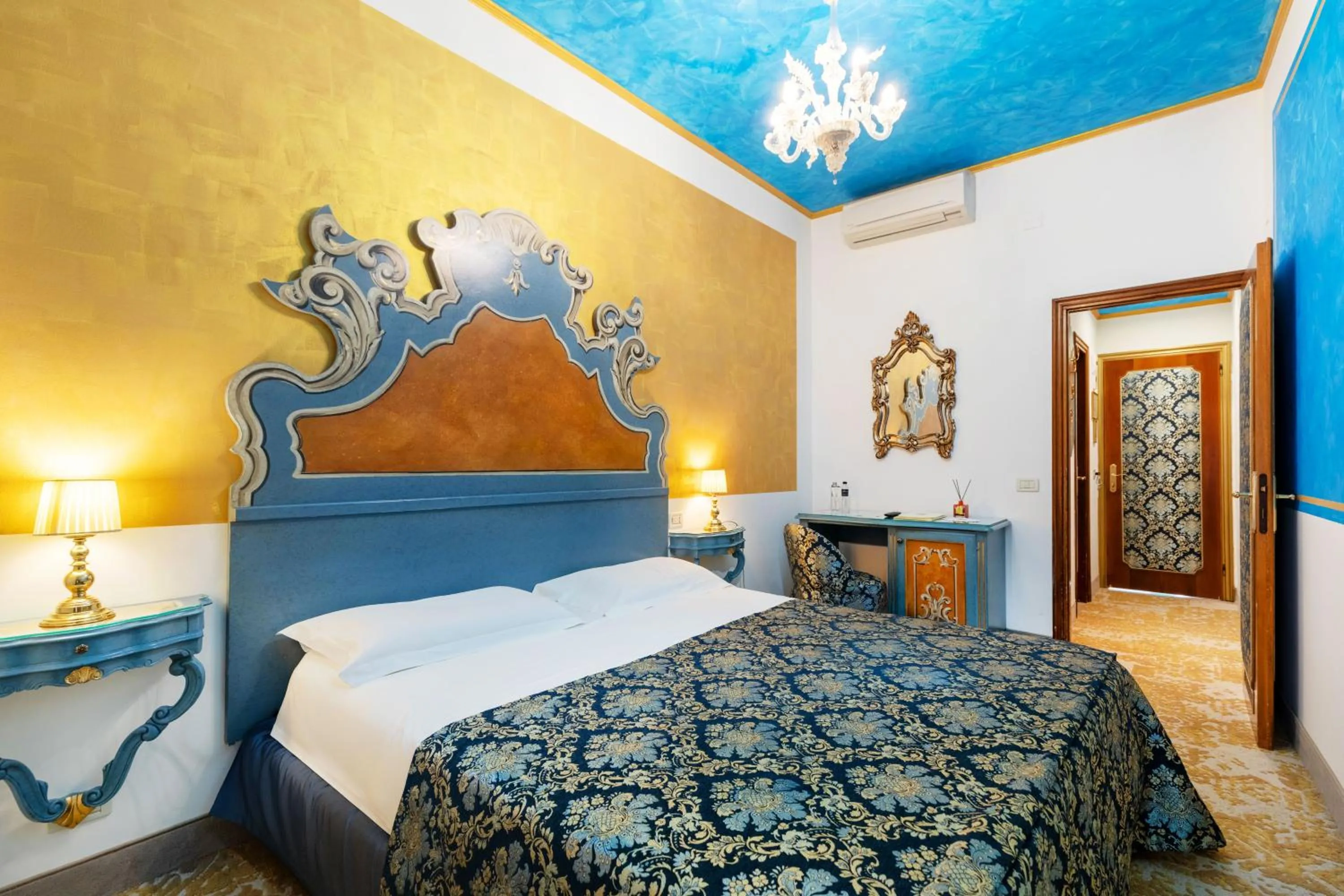 Bedroom, Bed in Hotel Giorgione