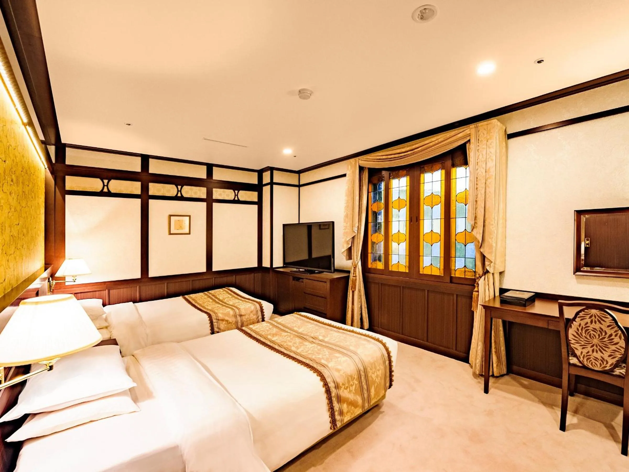 Photo of the whole room, Bed in Kanazawa Hakuchoro Hotel Sanraku -Natural Hot Spring-