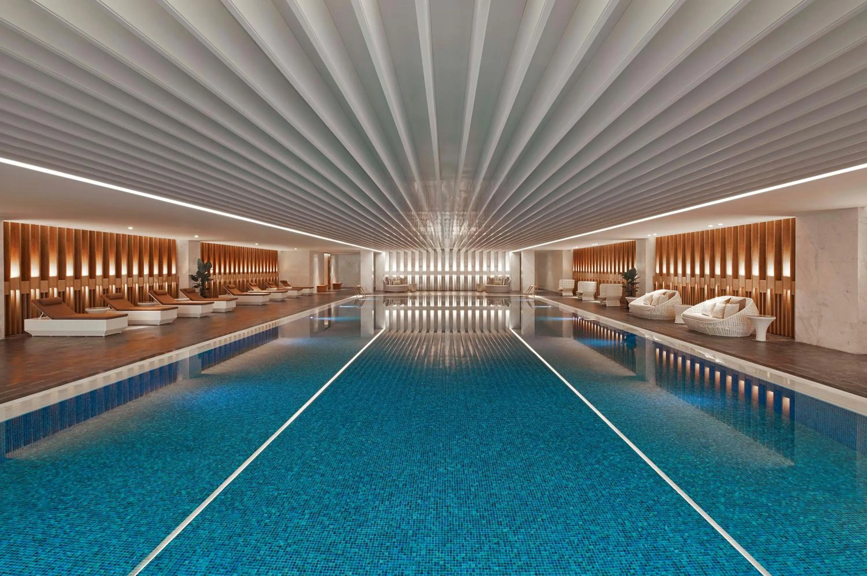 Swimming pool in Shanghai Marriott Hotel Parkview
