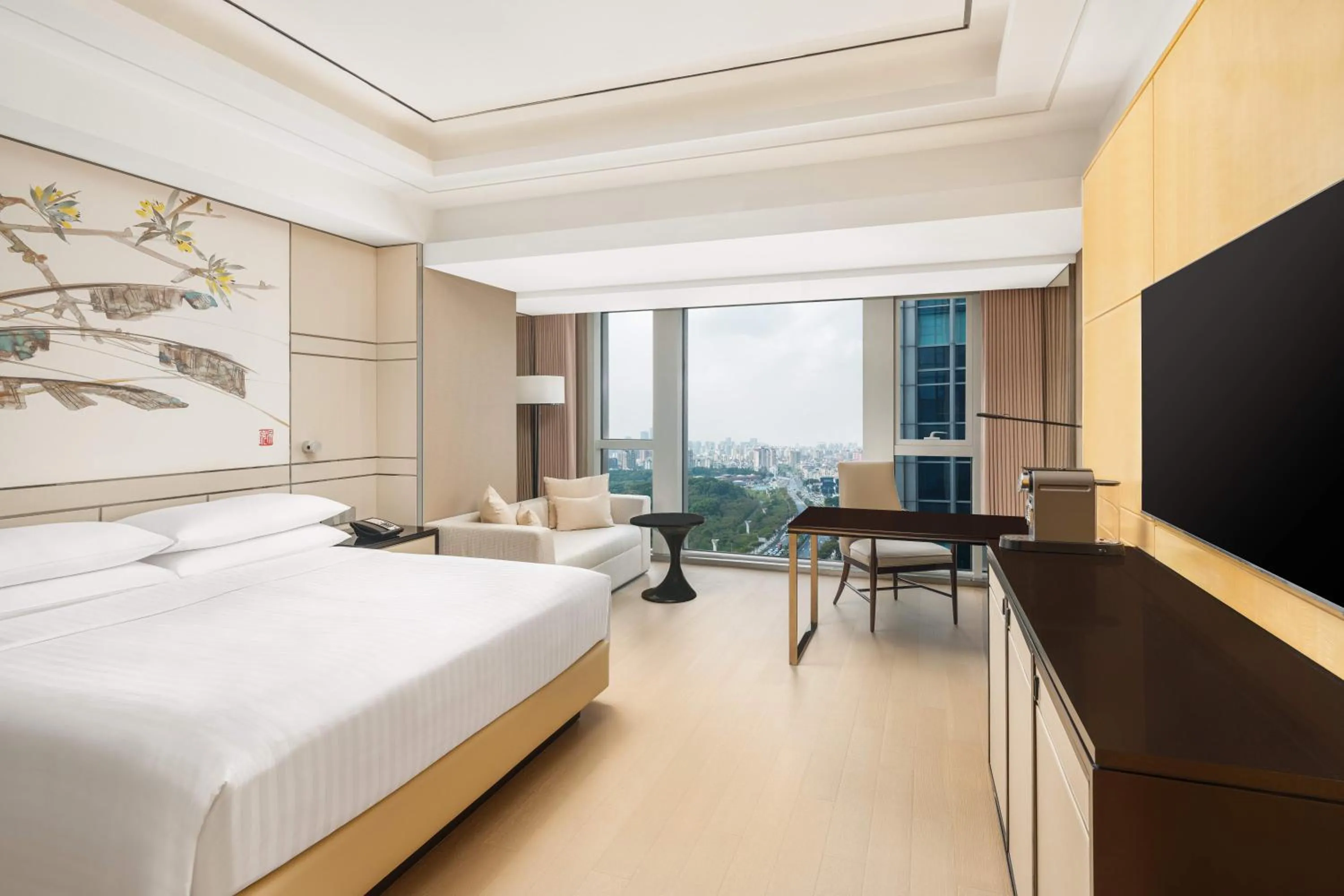 Photo of the whole room, Bed in Shanghai Marriott Hotel Parkview