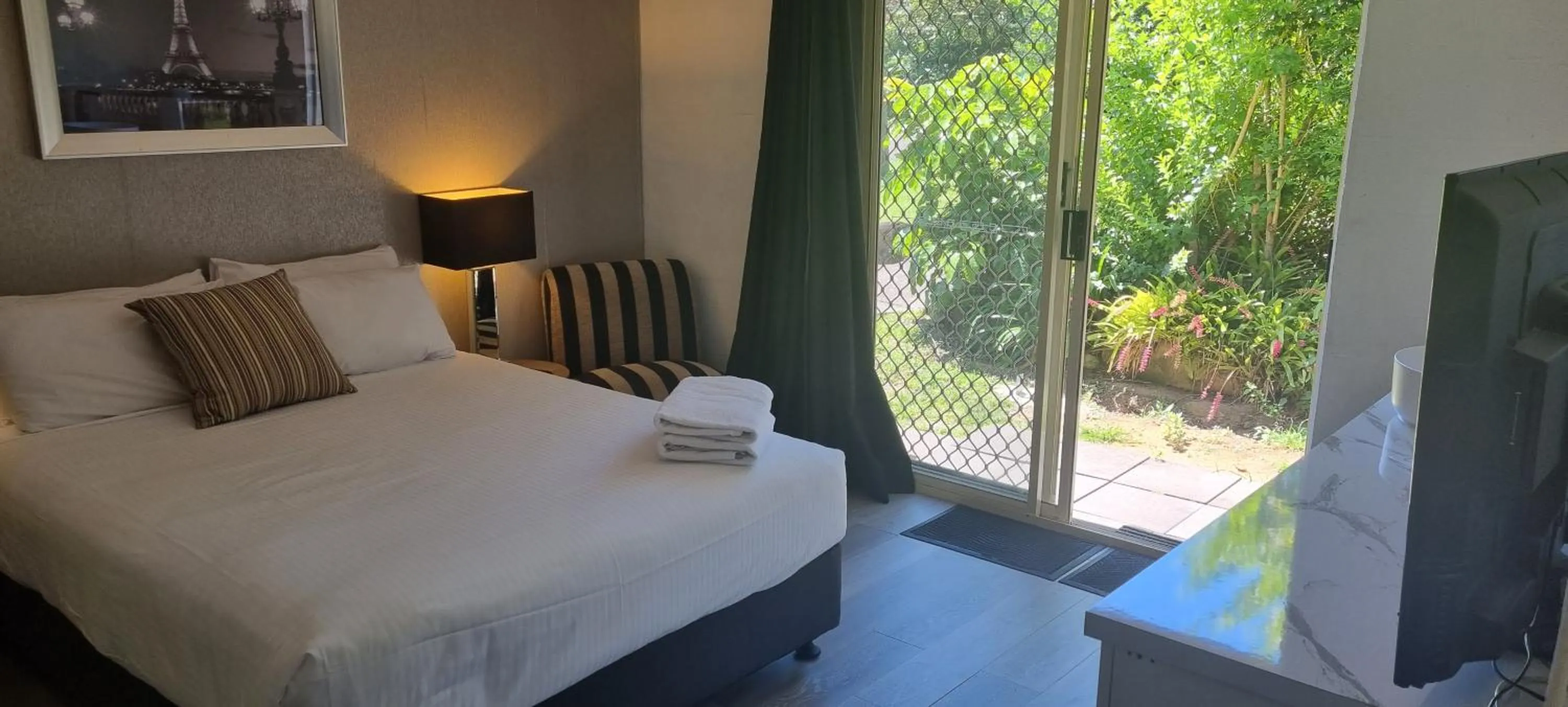 Natural landscape, Bed in Buderim Fiesta Motel