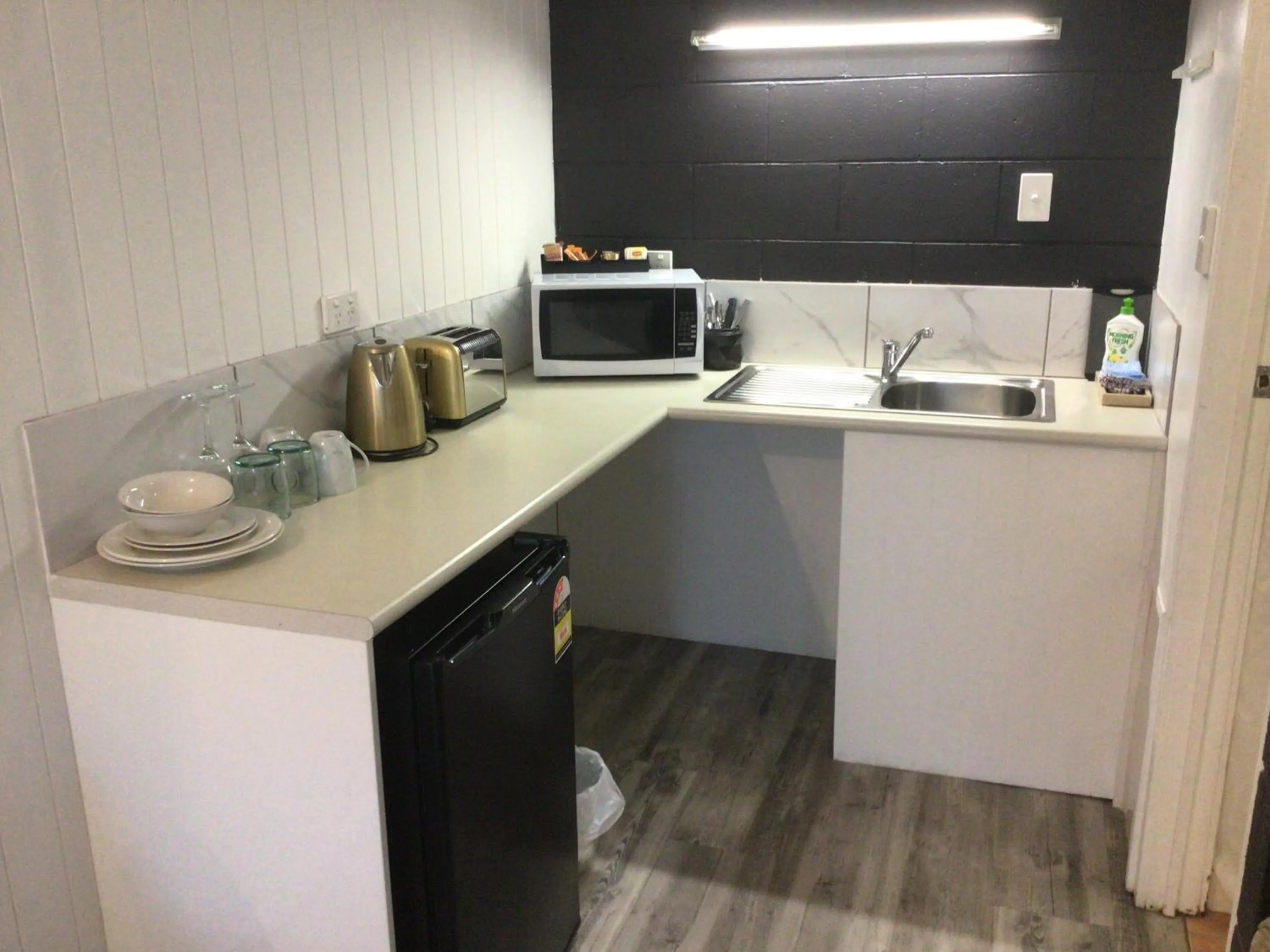 Kitchen or kitchenette in Buderim Fiesta Motel