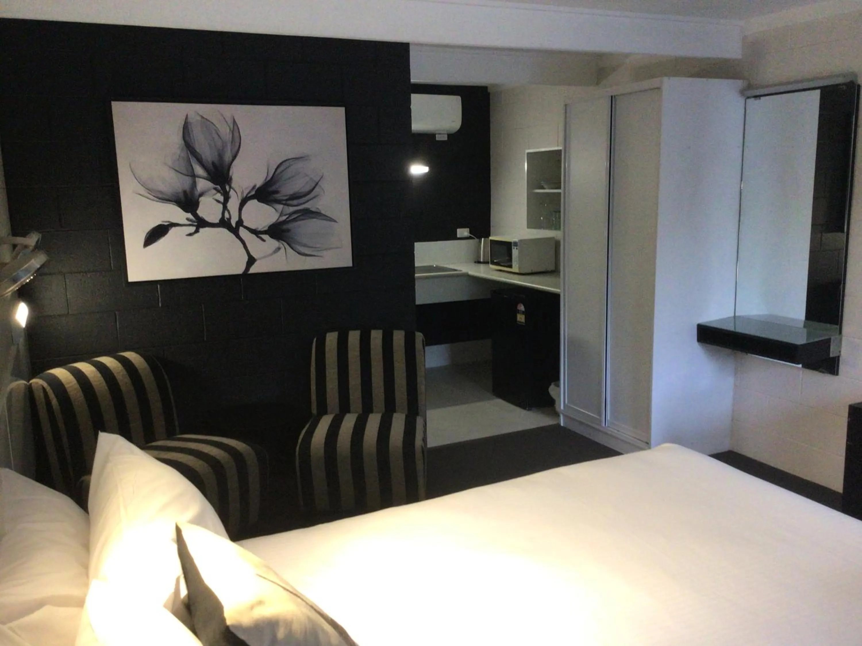 Photo of the whole room, Bed in Buderim Fiesta Motel