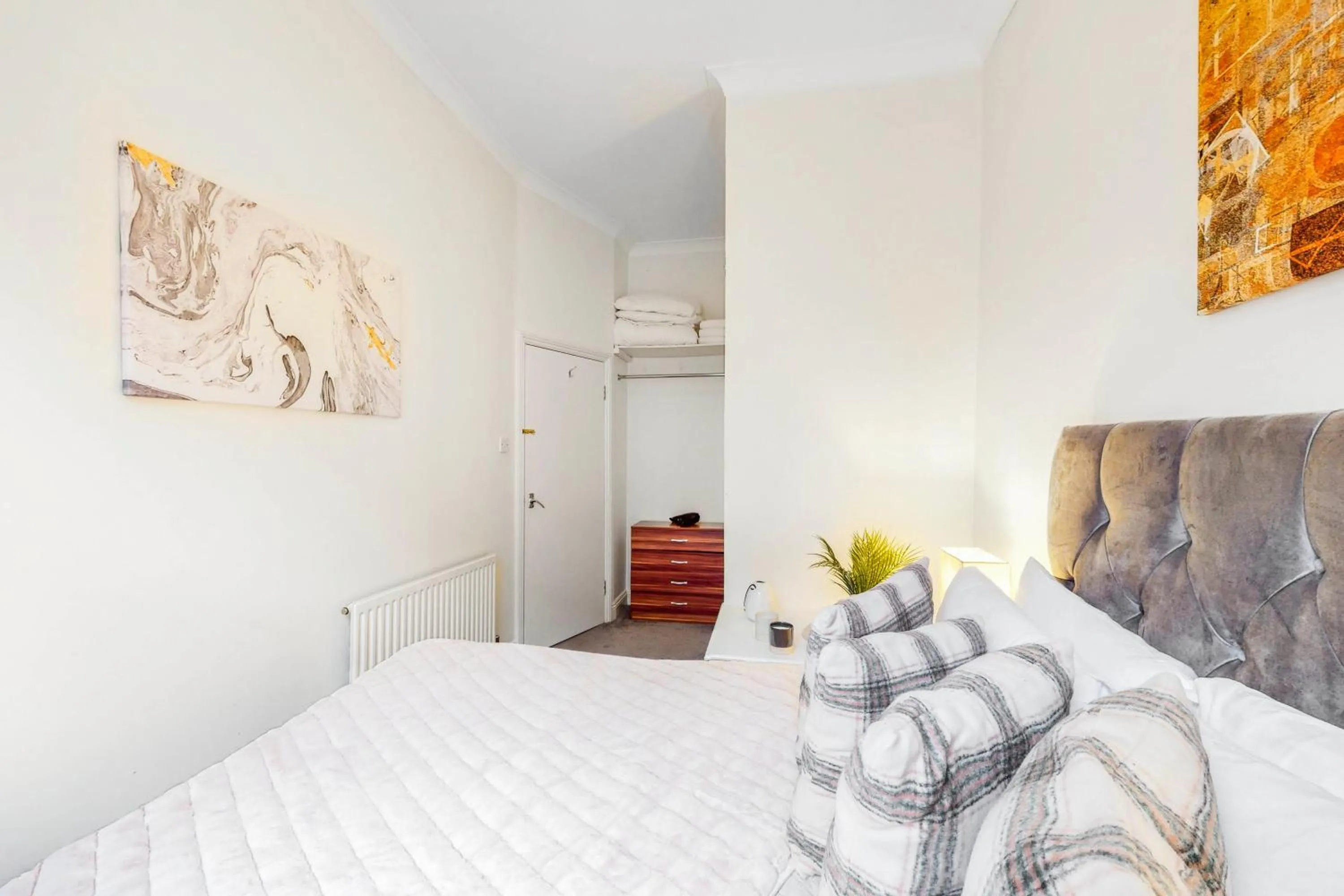 Bed in Park Lane Apartments Marble Arch