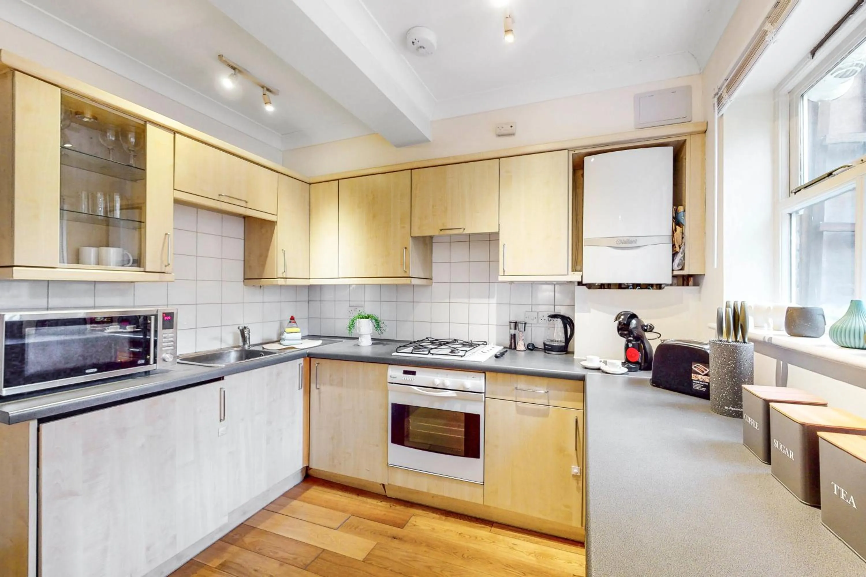 Kitchen or kitchenette in Park Lane Apartments Marble Arch