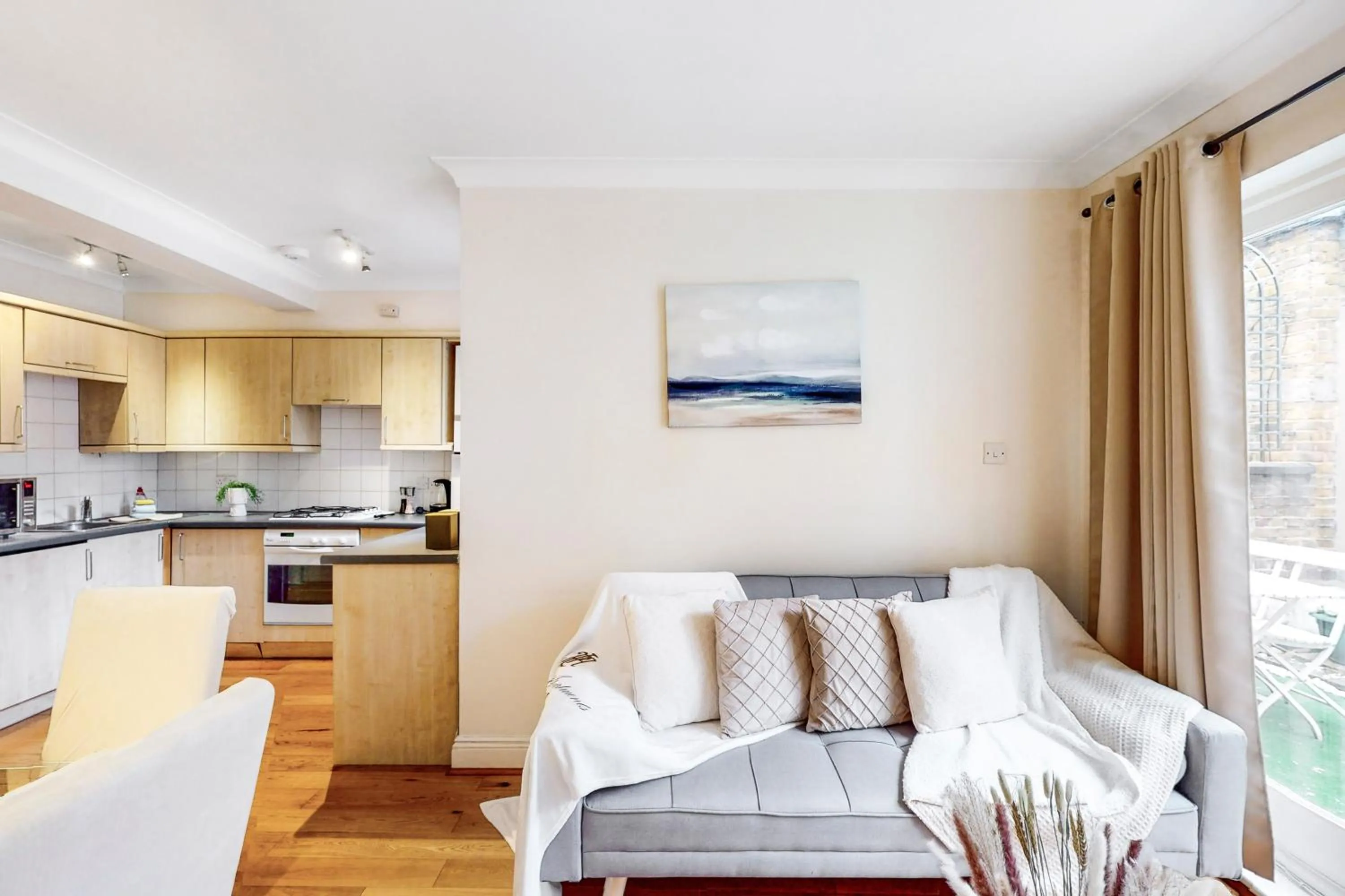 Living room in Park Lane Apartments Marble Arch