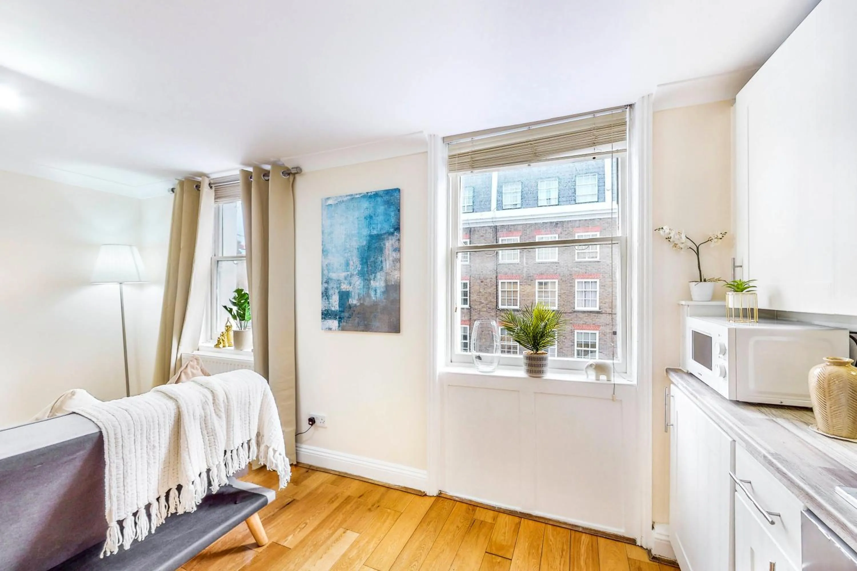 View (from property/room), Bed in Park Lane Apartments Marble Arch