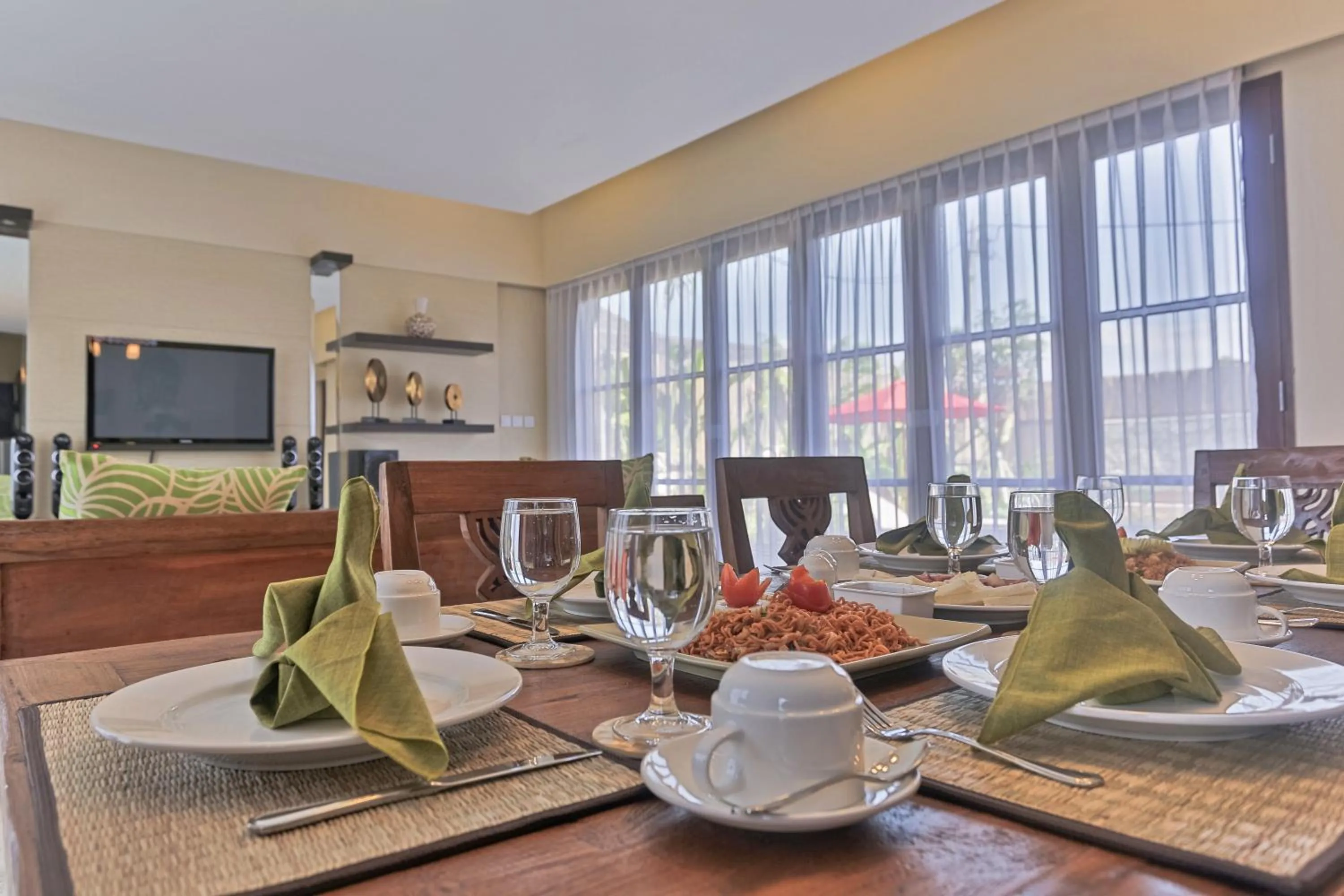 Food and drinks in Villa Kumuda by Nakula