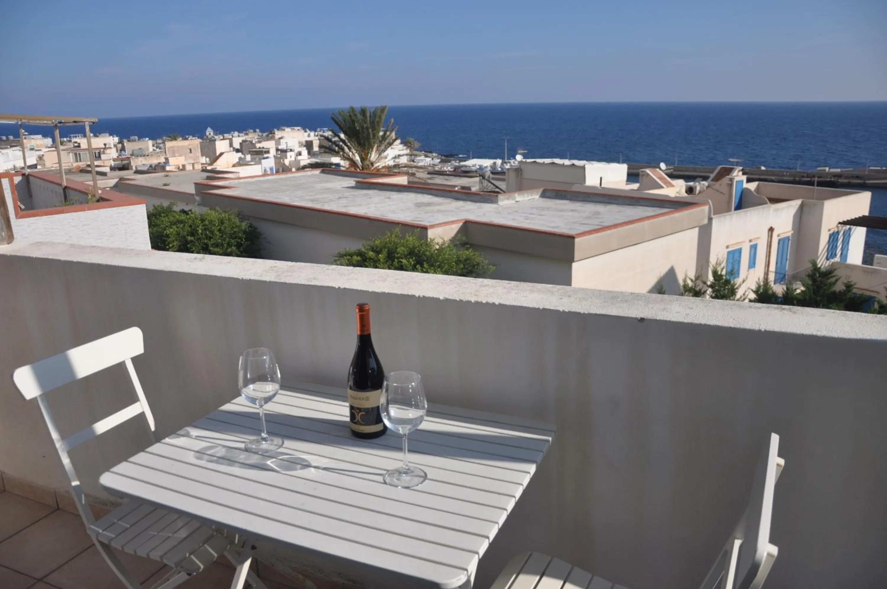 Restaurant/places to eat in Marettimo Residence