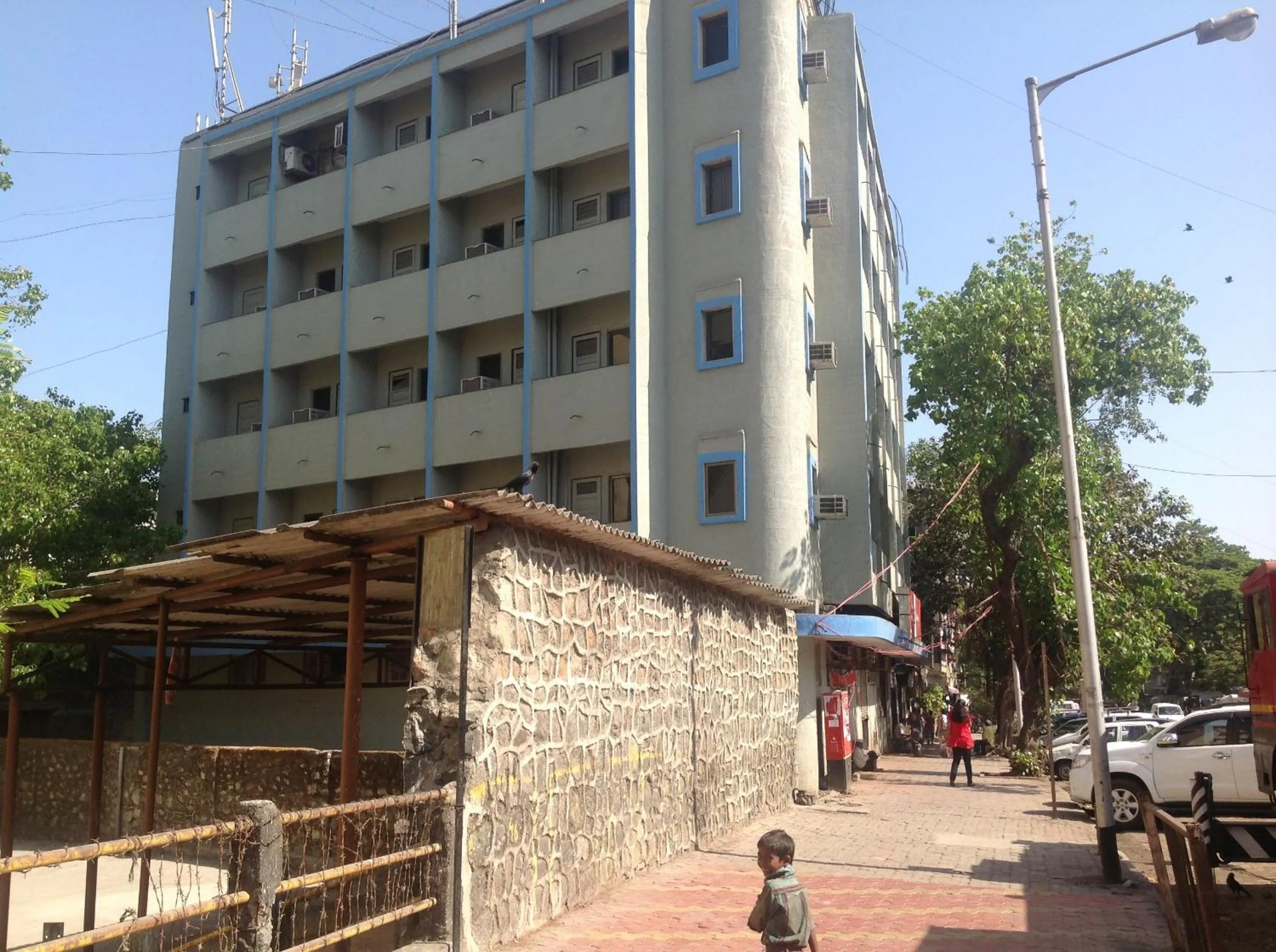 Facade/entrance in Pals Hotel