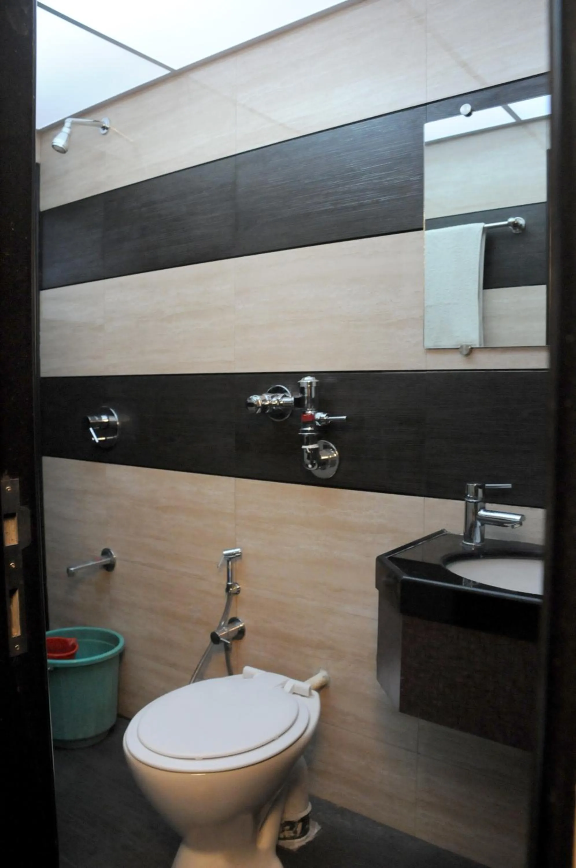 Bathroom in Pals Hotel