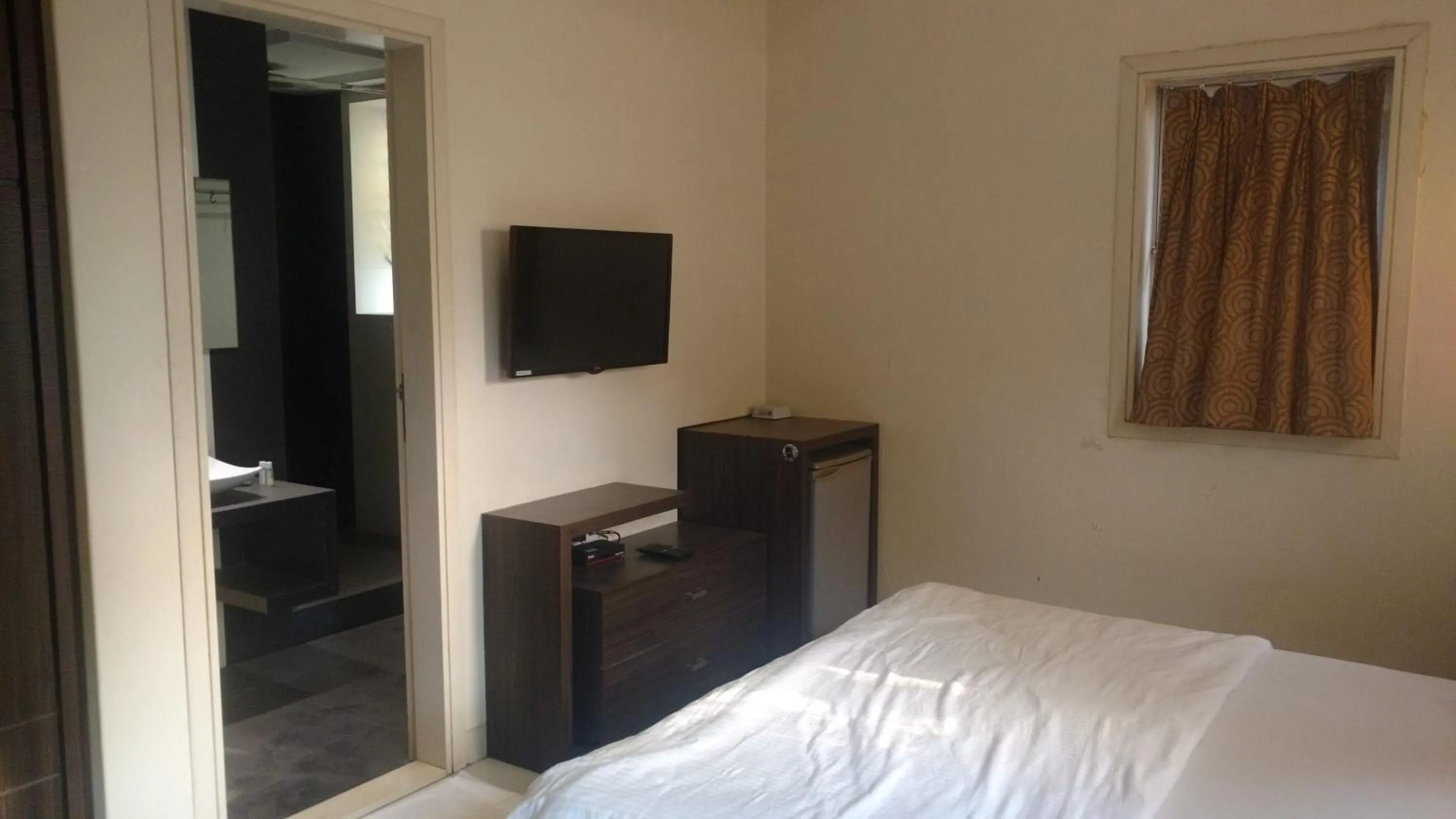 Bedroom, Bed in Pals Hotel