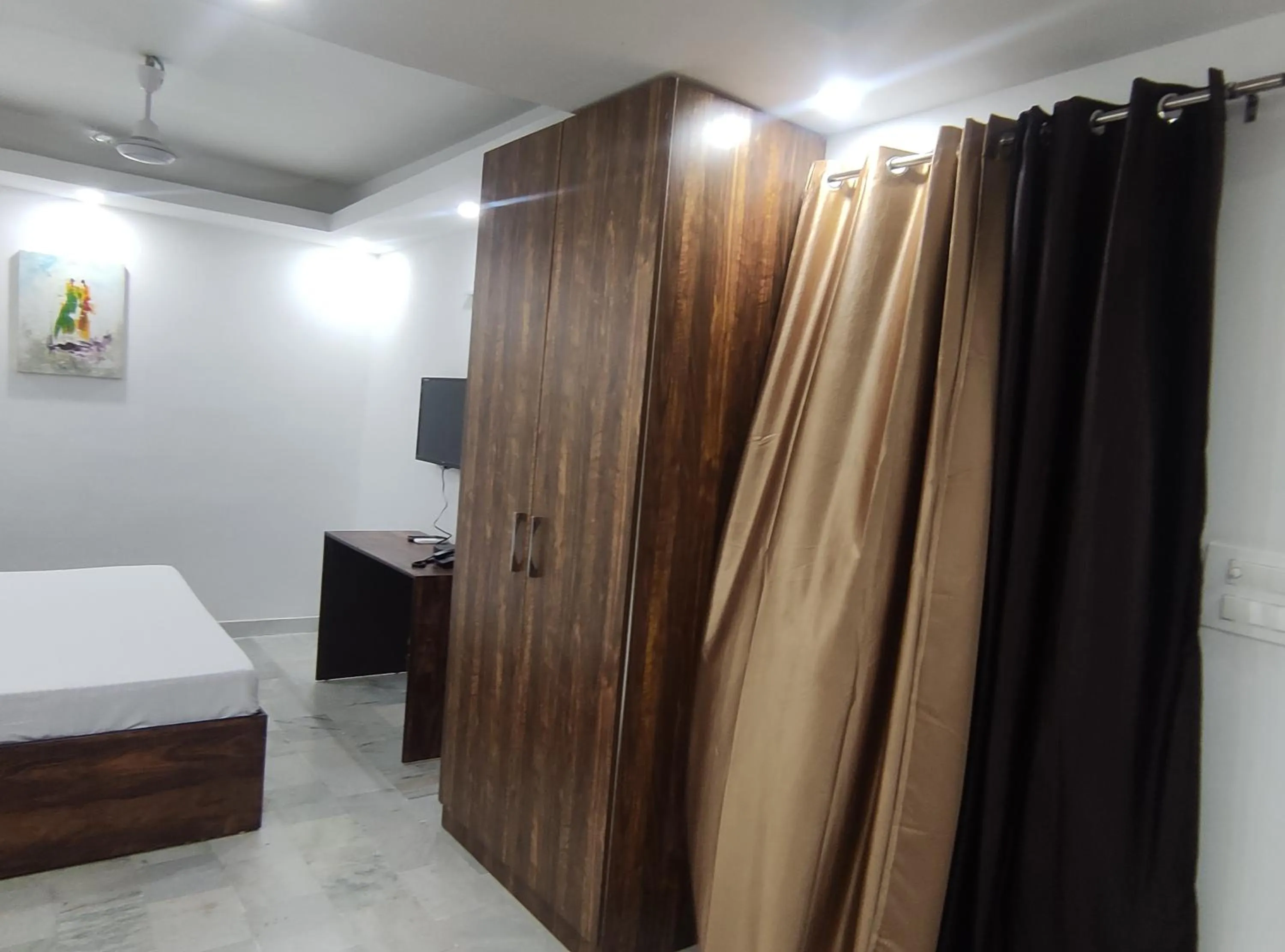 Communal lounge/ TV room, Bed in Shanti Residency
