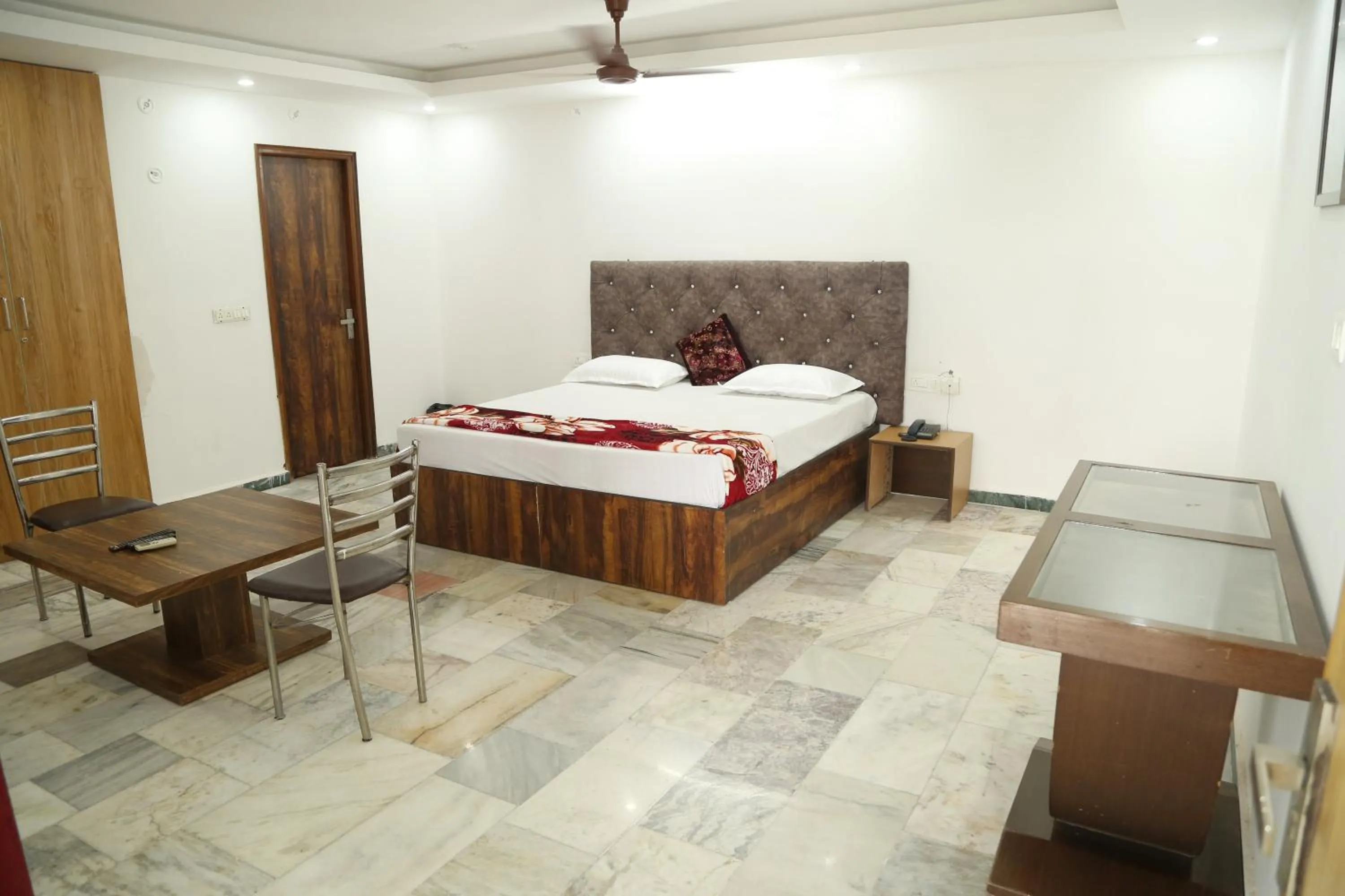 Bed in Shanti Residency
