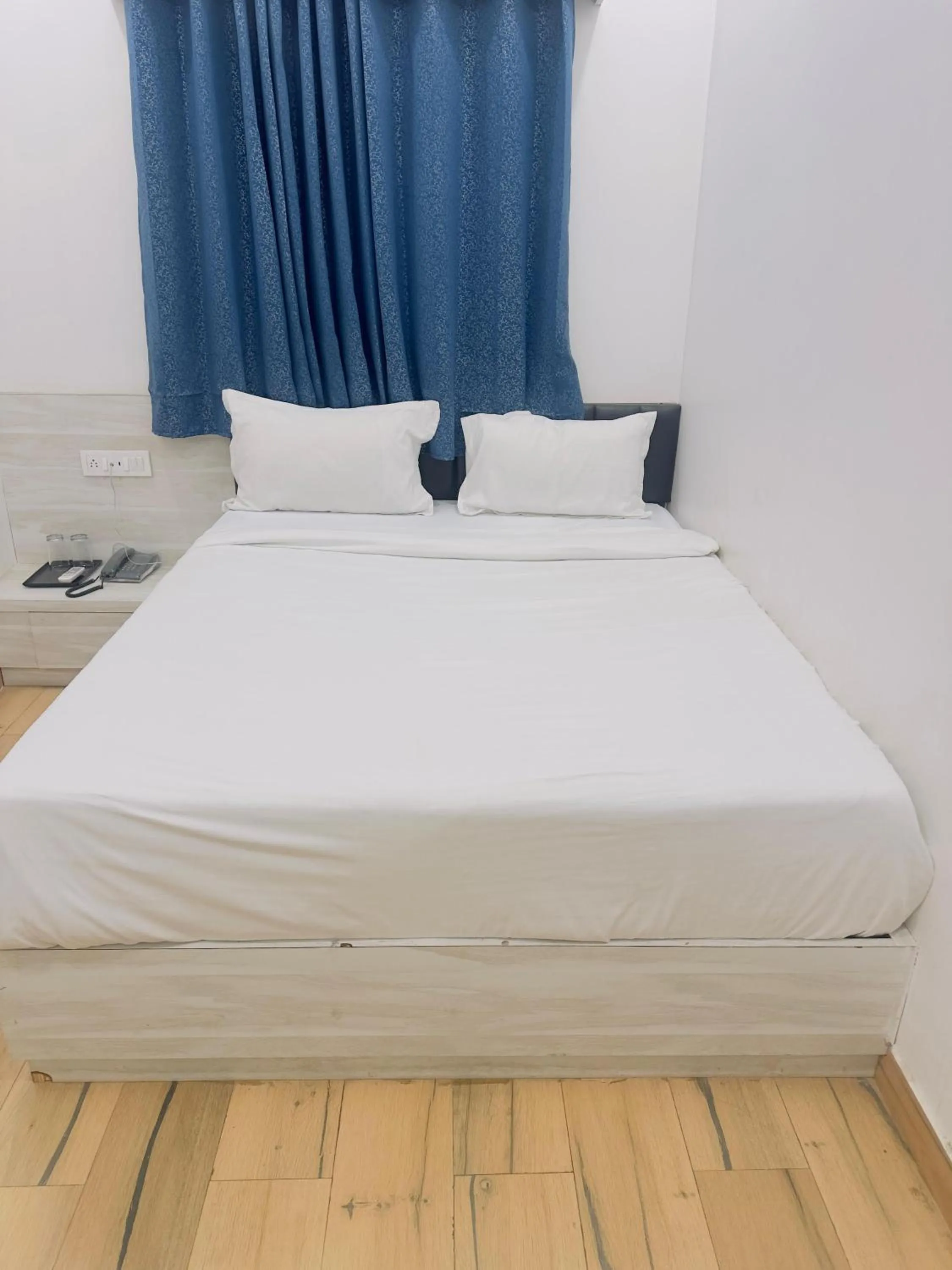 Bed in Hotel Lake Bridge