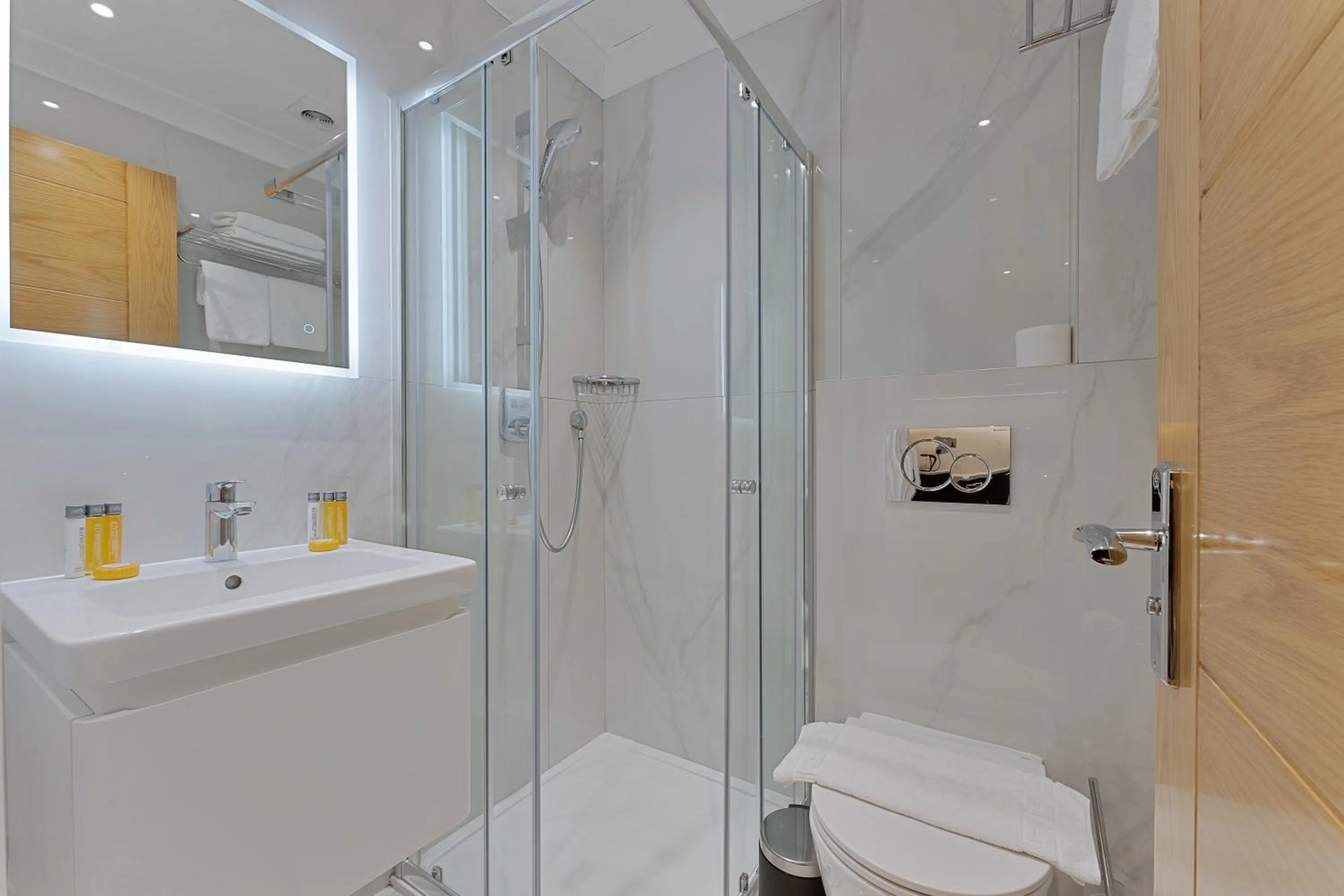 Bathroom in Cleveland Residences Kensington