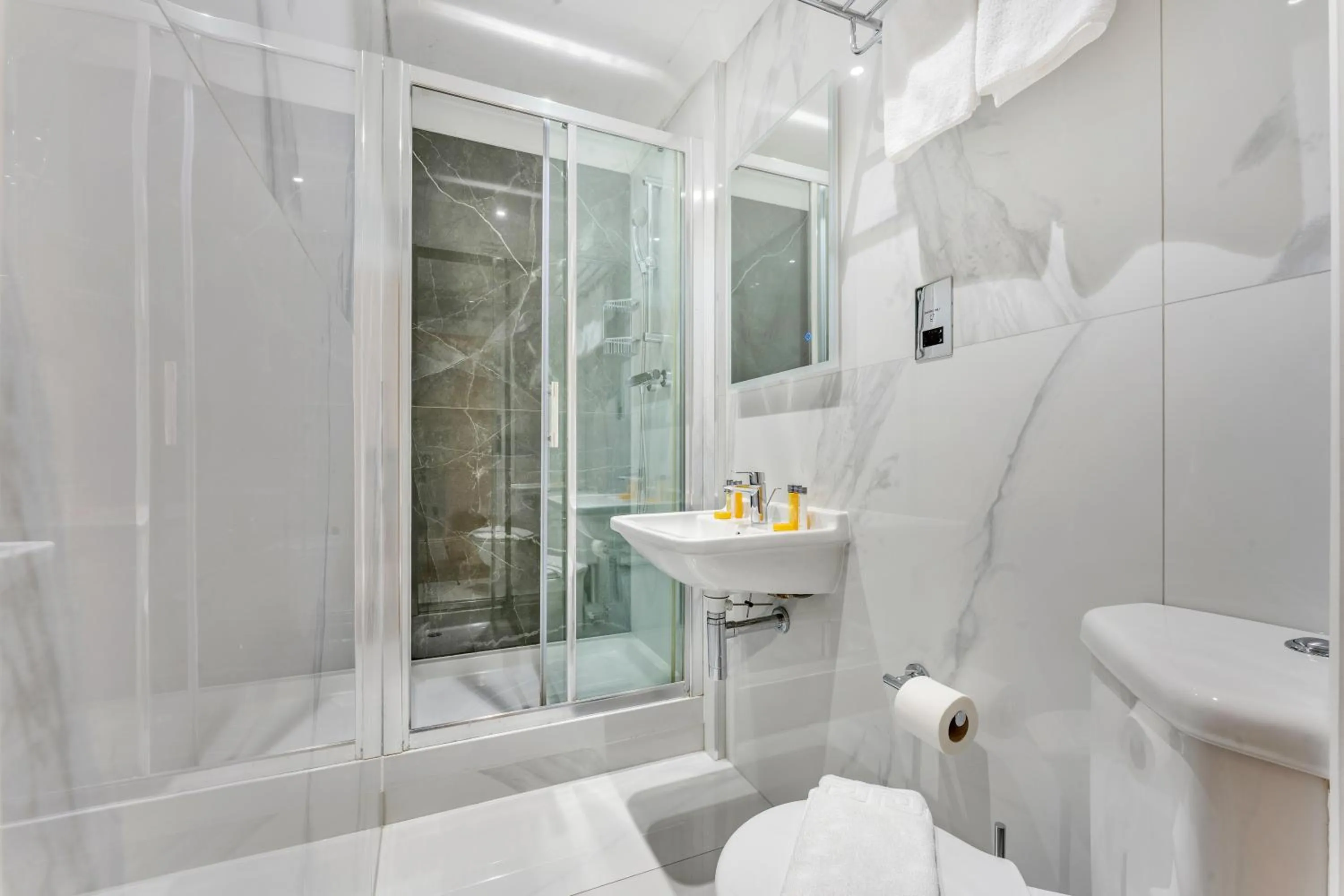 Bathroom in Cleveland Residences Kensington