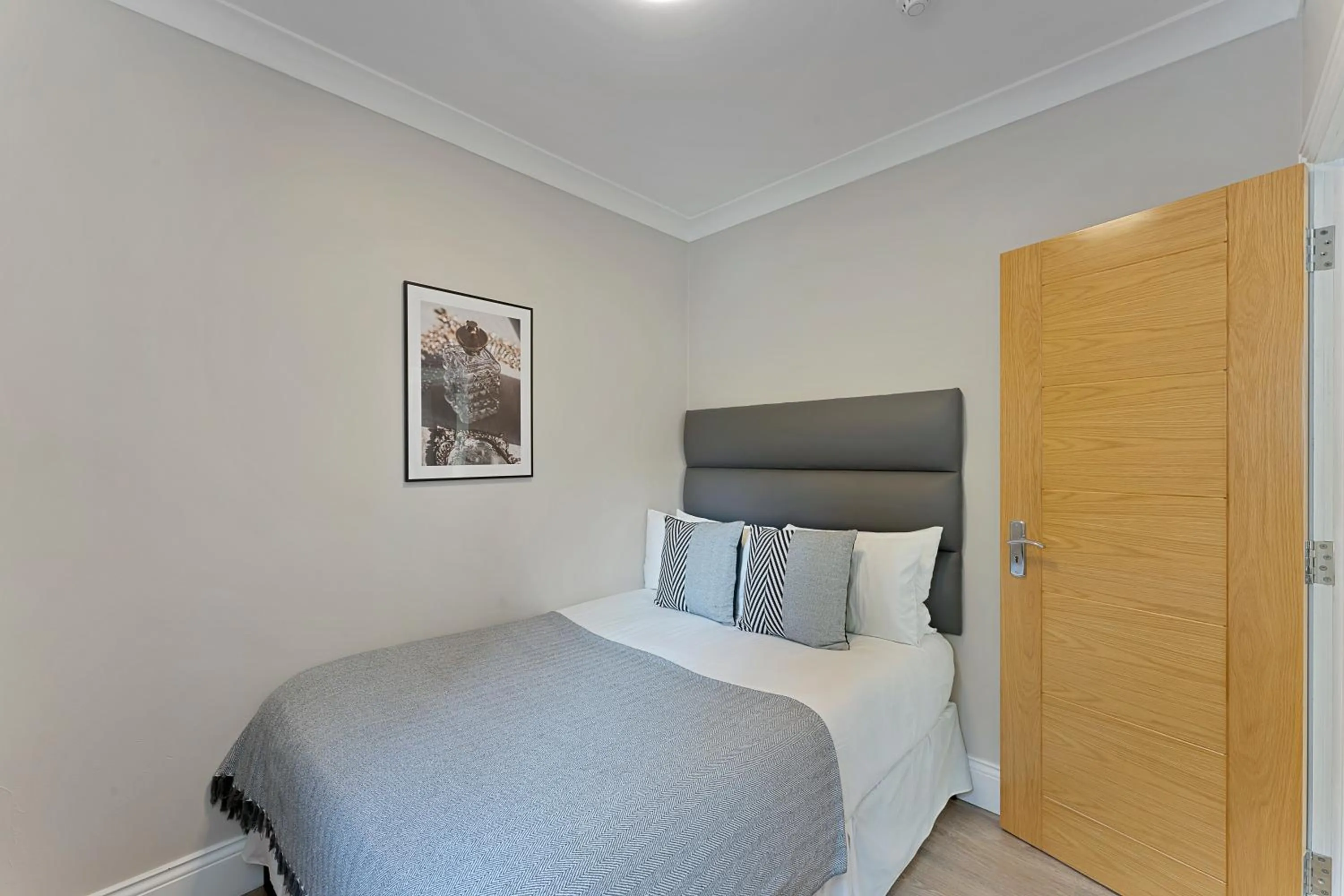 Bedroom, Bed in Cleveland Residences Kensington