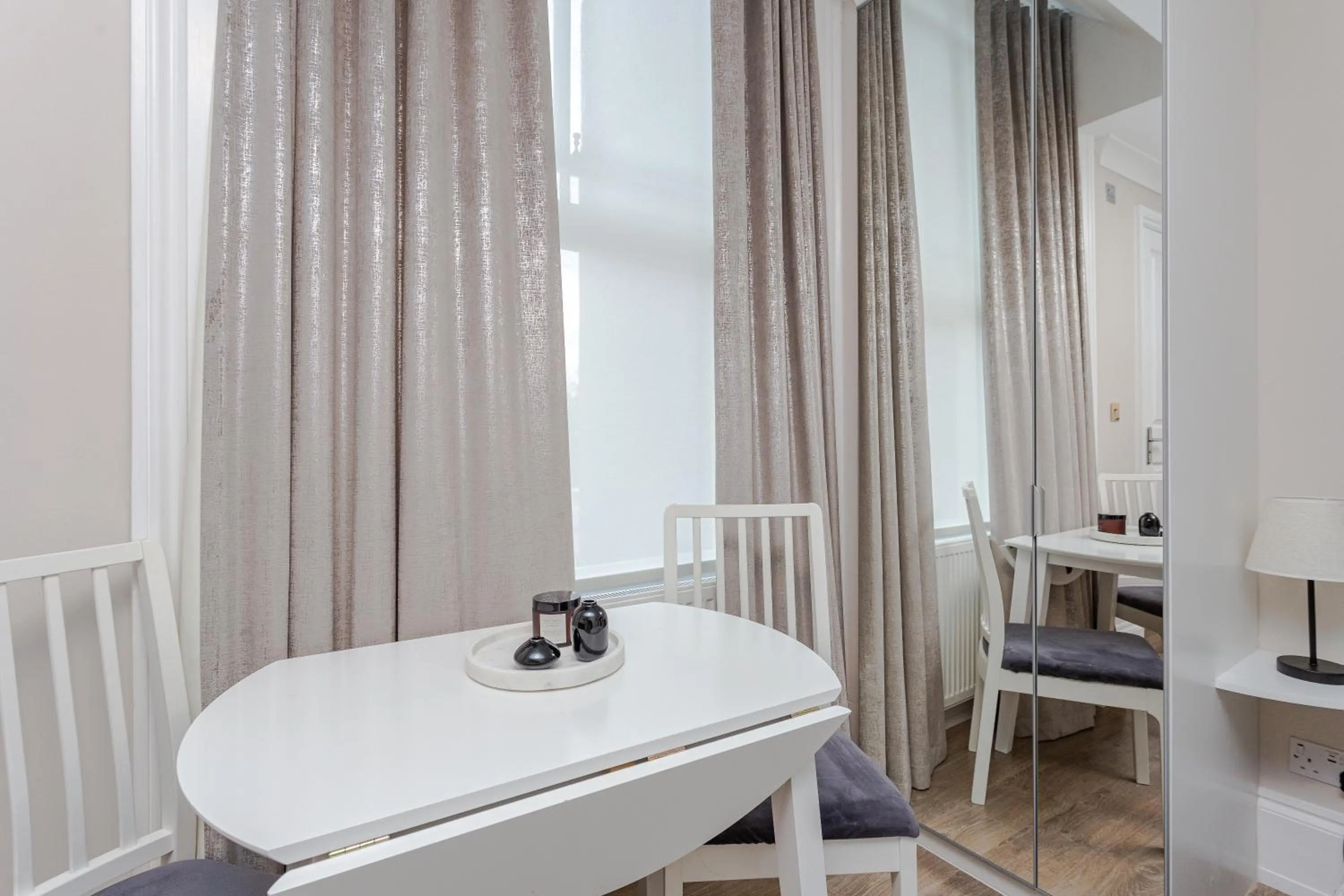 Dining area in Cleveland Residences Kensington