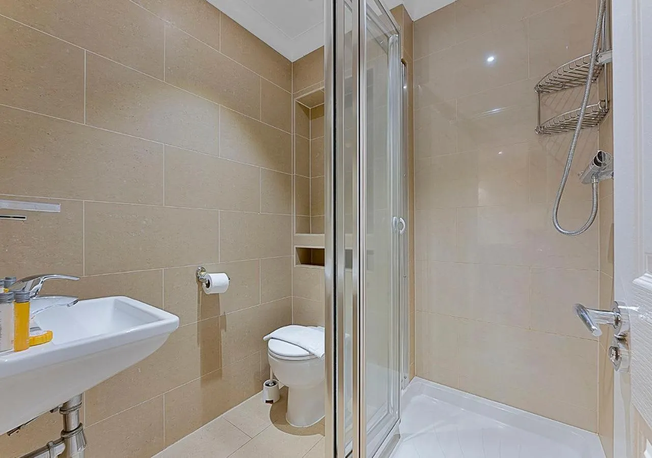 Bathroom in Cleveland Residences Kensington